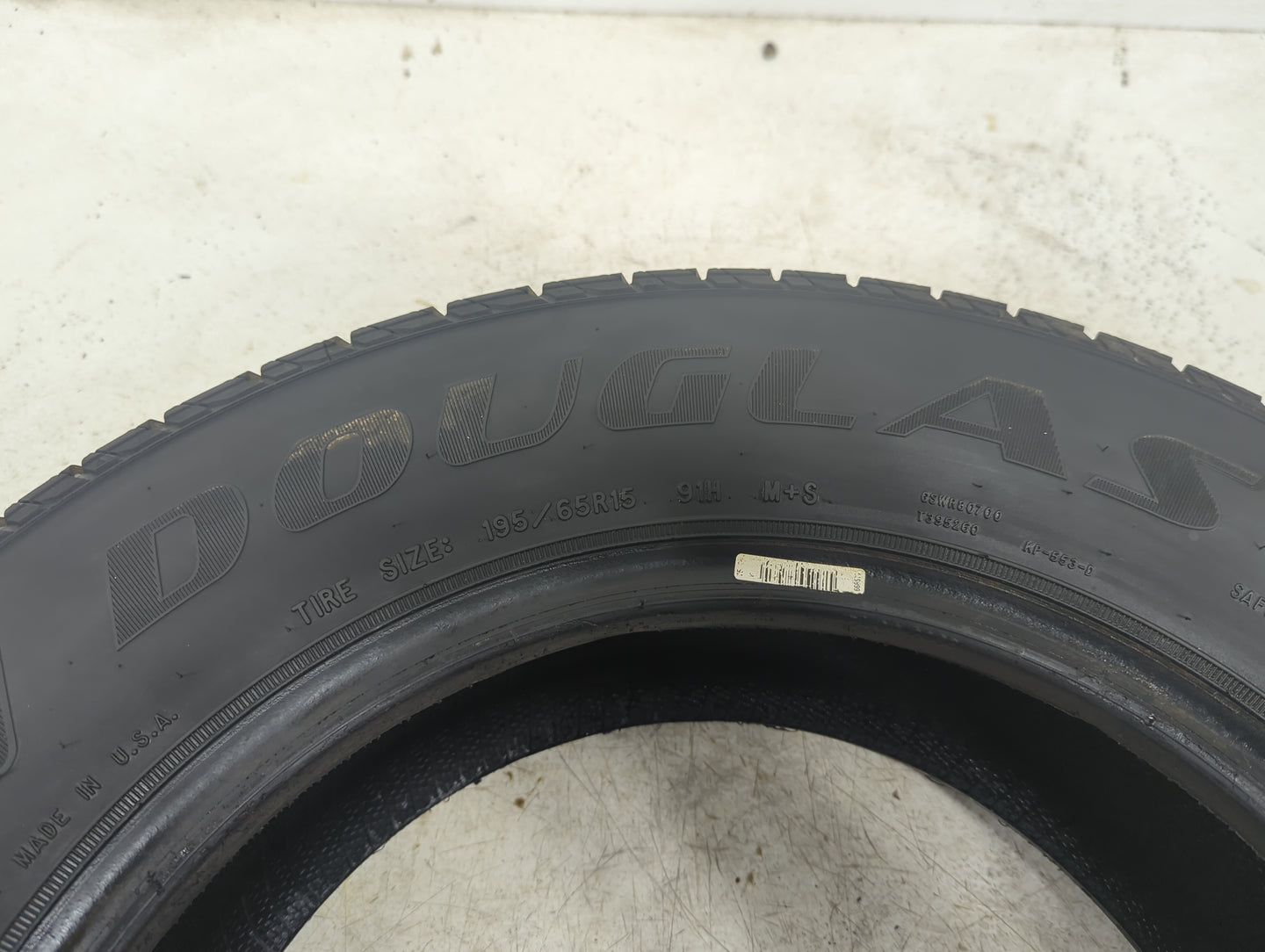 Used Tire 195/65R15 DOUGLAS TOURING A/S 91H - Tread Depth 8/32 - Oemusedautoparts1.com