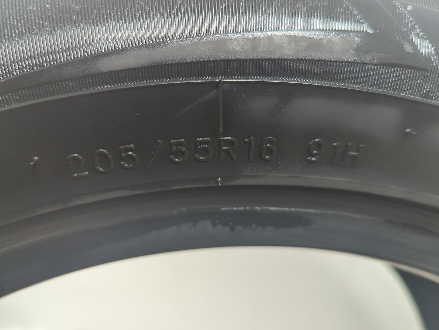 Used Tire - Tread Depth null/32 - Oemusedautoparts1.com
