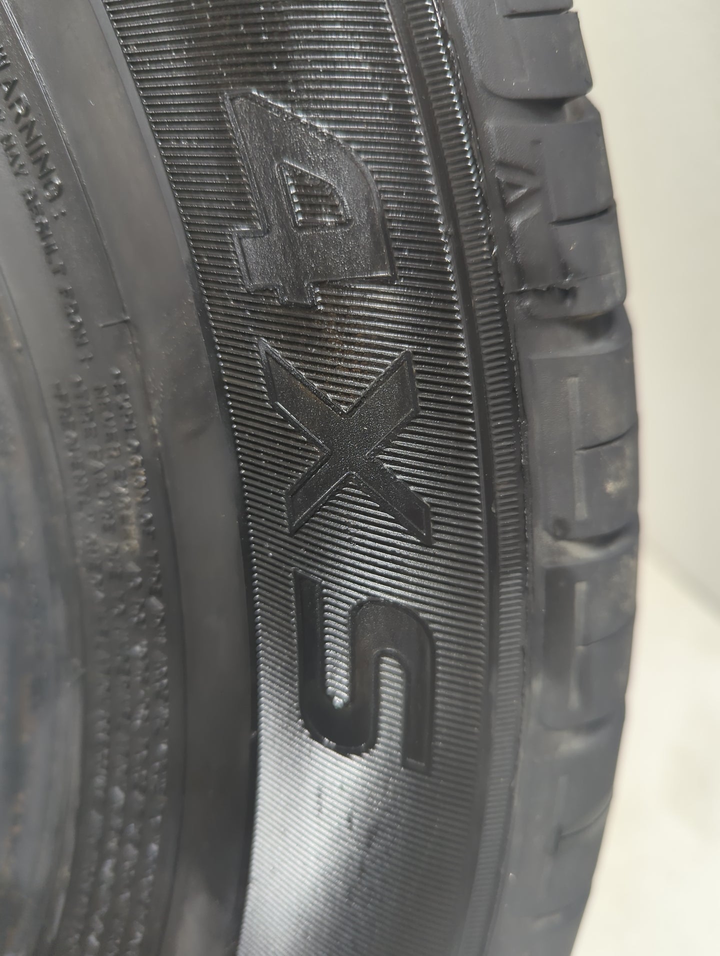 Used Tire 225/60R16 SUMITOMO HTR SPORT 4XS 98H - Tread Depth 9/32 - Oemusedautoparts1.com