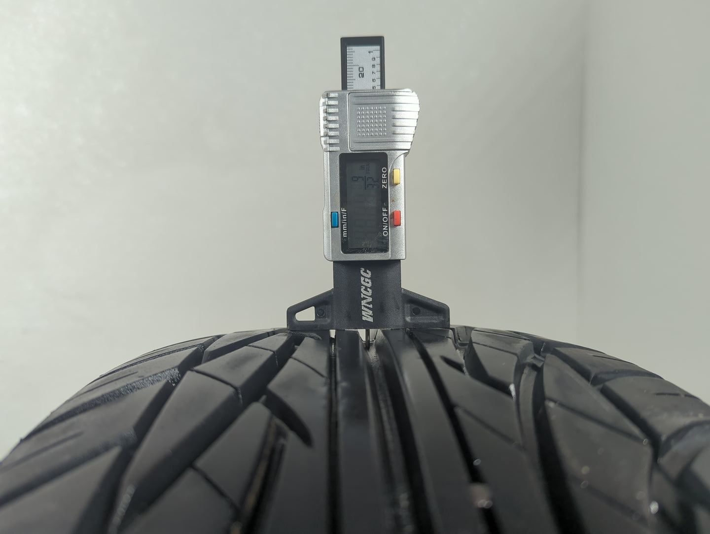 Used Tire 225/60R16 SUMITOMO HTR SPORT 4XS 98H - Tread Depth 9/32 - Oemusedautoparts1.com