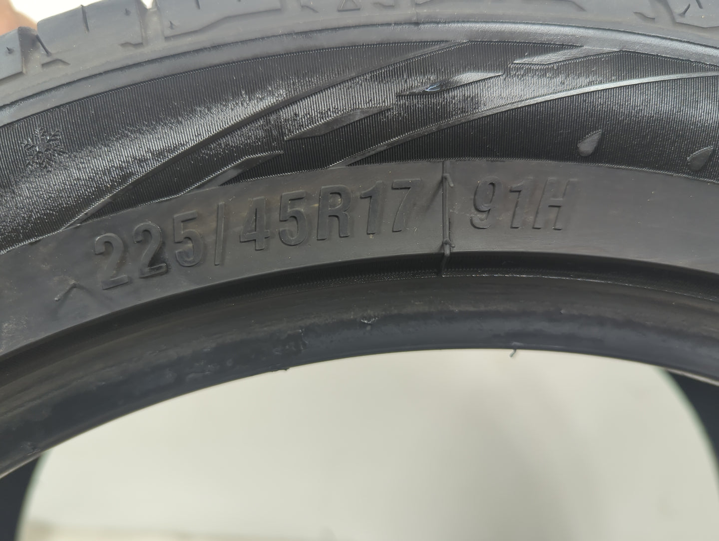 Used Tire - Tread Depth null/32 - Oemusedautoparts1.com