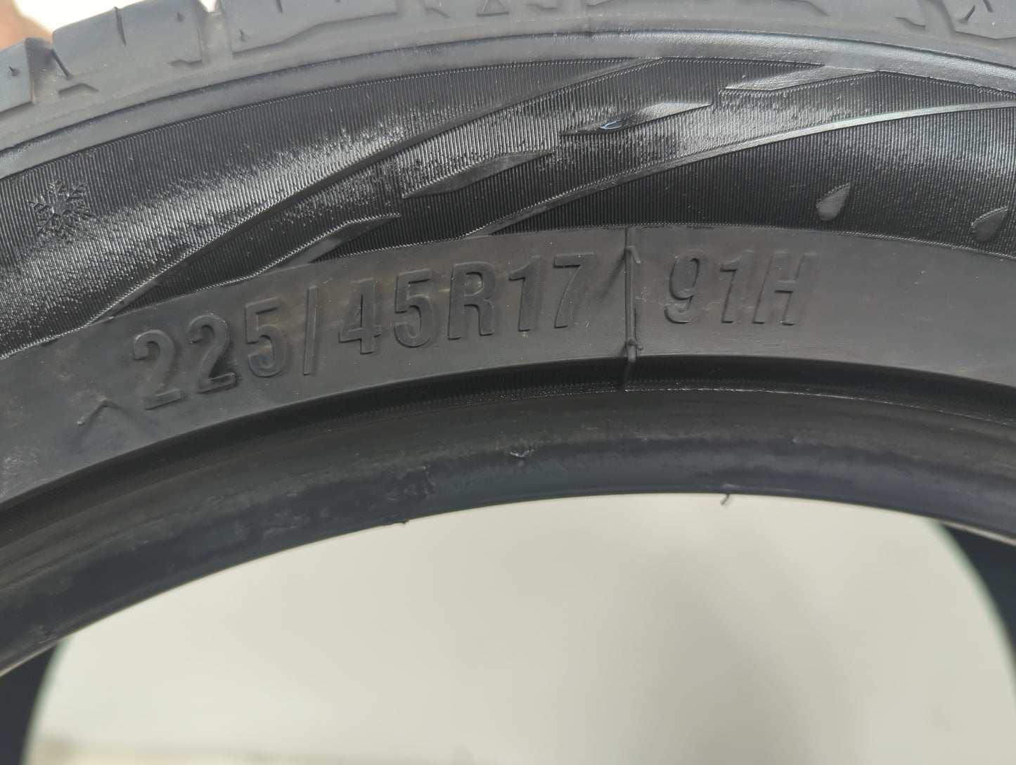 Used Tire - Tread Depth null/32 - Oemusedautoparts1.com