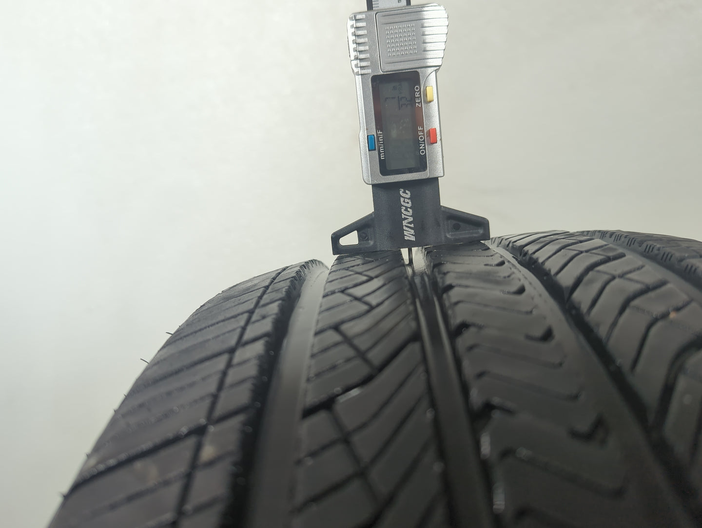 Used Tire - Tread Depth null/32 - Oemusedautoparts1.com