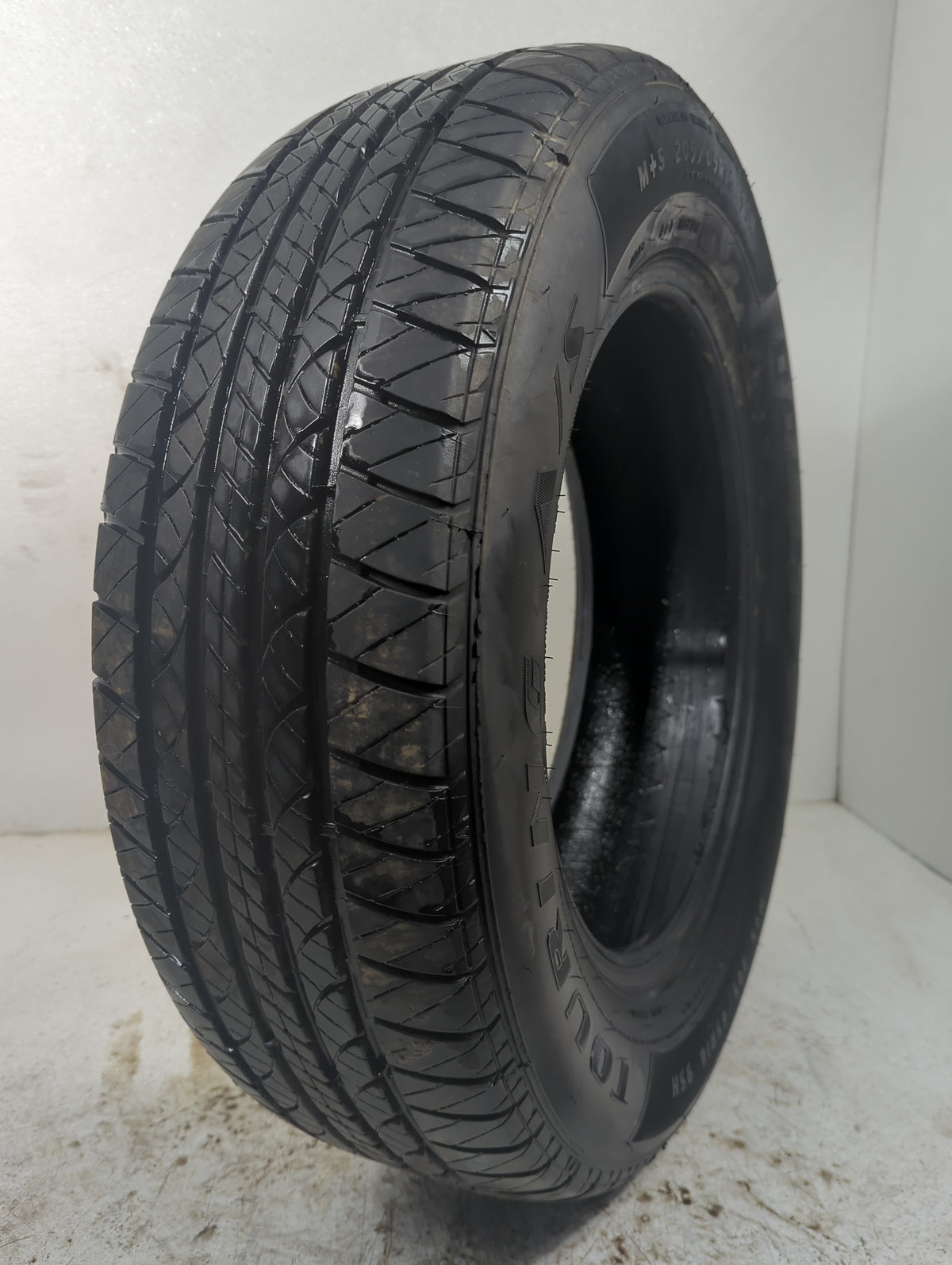 Used Tire 205/65R16 DOUGLAS TOURING A/S 95H - Tread Depth 8/32 - Oemusedautoparts1.com