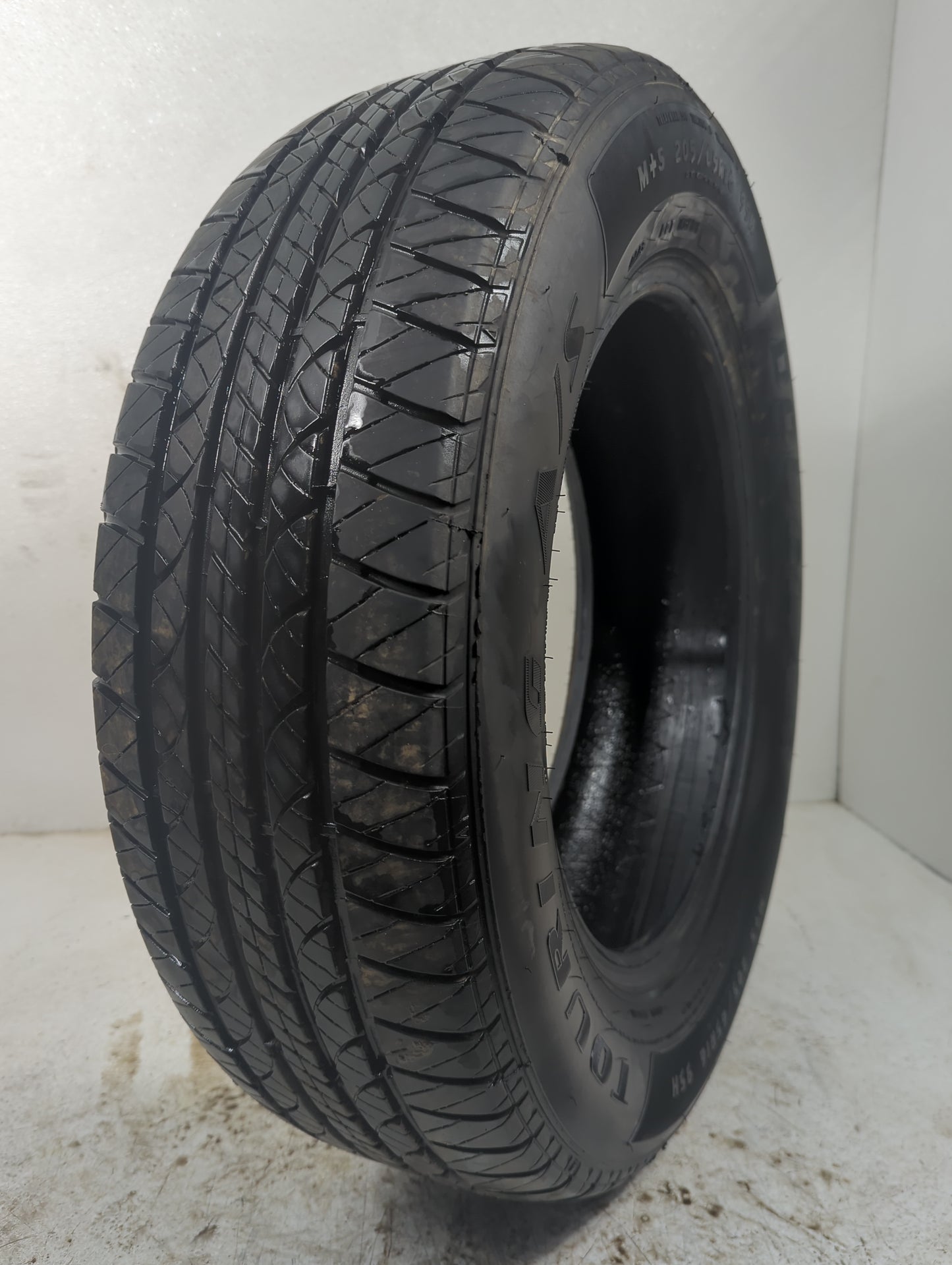 Used Tire 205/65R16 DOUGLAS TOURING A/S 95H - Tread Depth 8/32 - Oemusedautoparts1.com