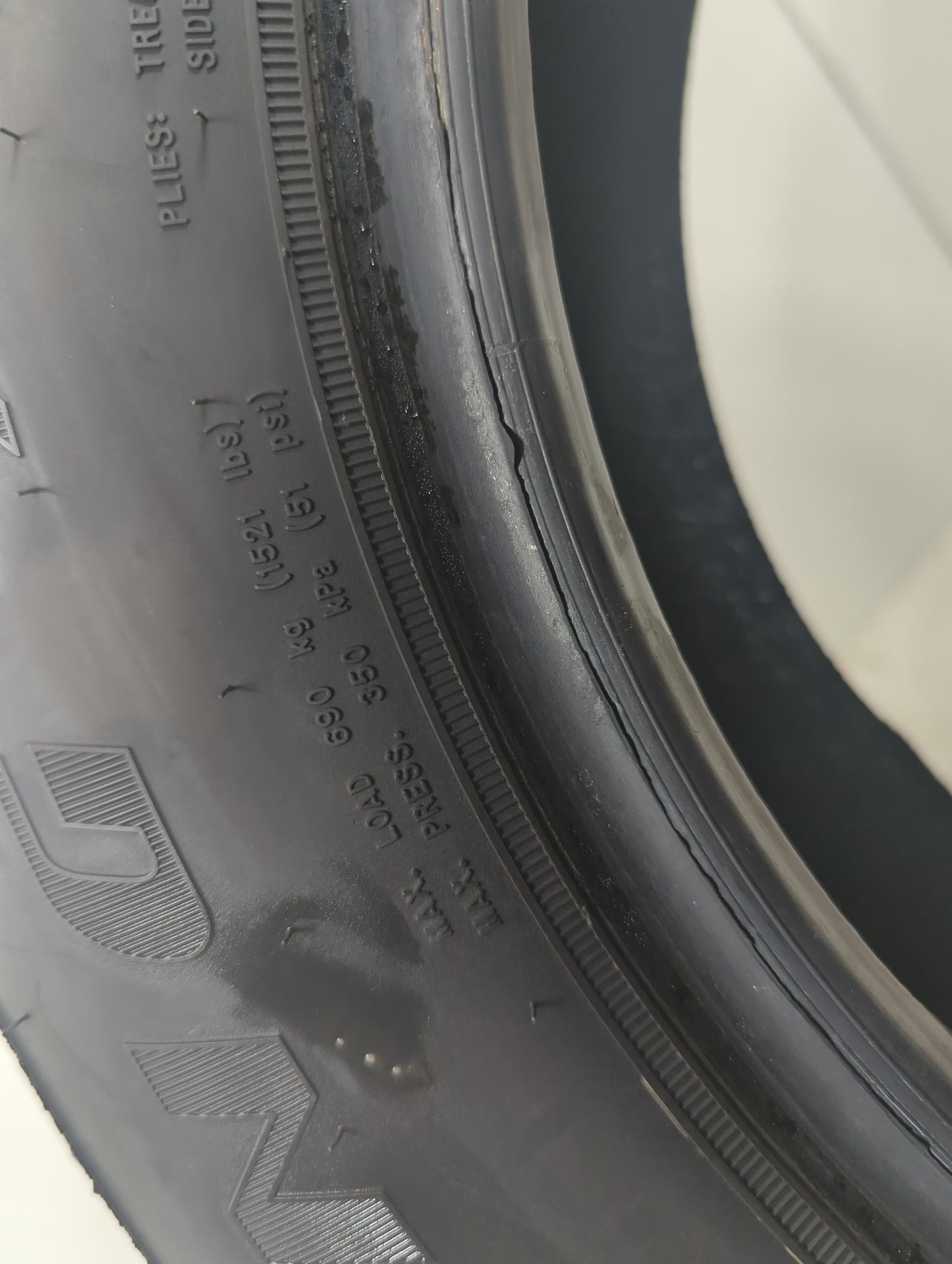 Used Tire 205/65R16 DOUGLAS TOURING A/S 95H - Tread Depth 8/32 - Oemusedautoparts1.com