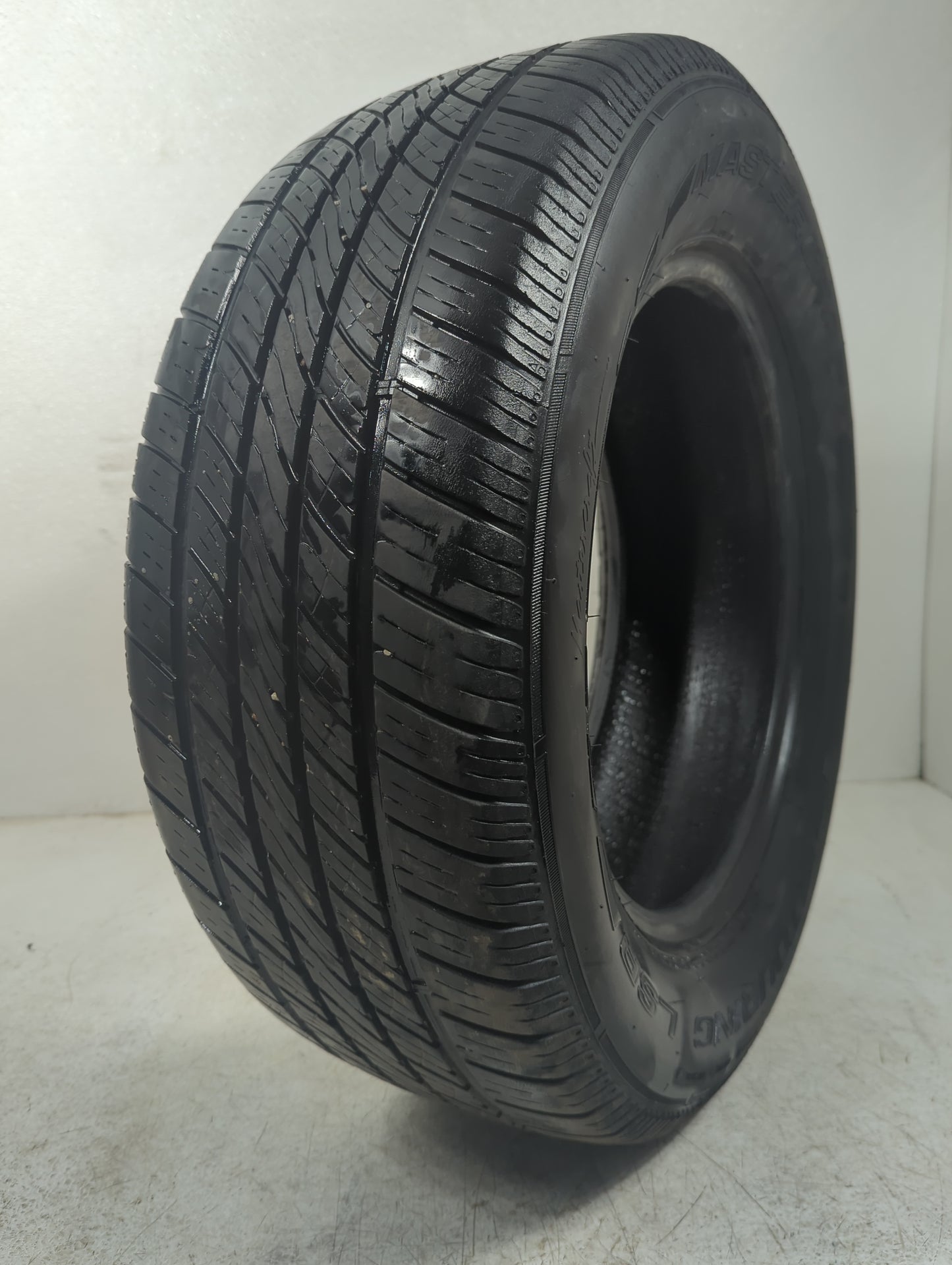 Used Tire 215/60R15 MASTERCRAFT AVENGER TOURING LSR 94H - Tread Depth 7/32 - Oemusedautoparts1.com