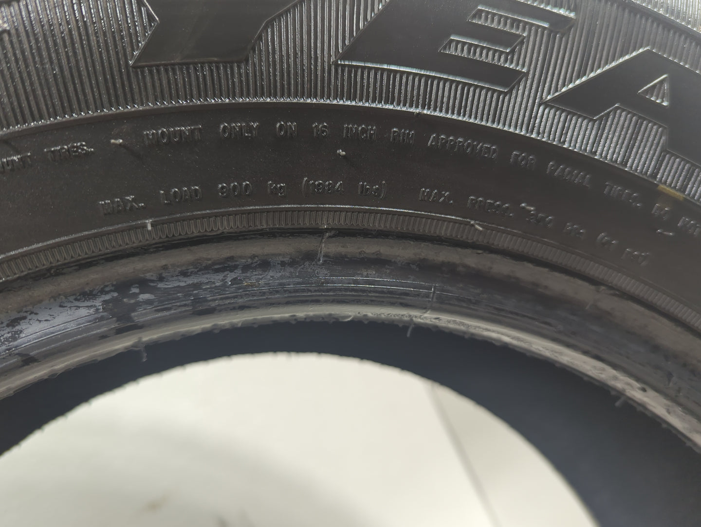 Used Tire - Tread Depth null/32 - Oemusedautoparts1.com