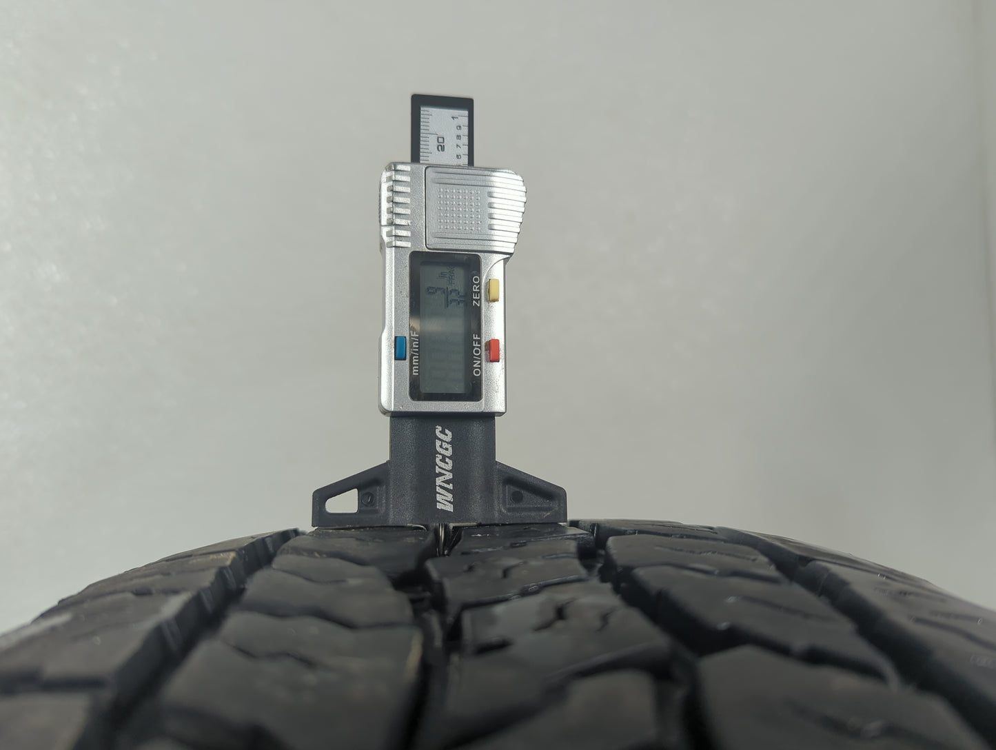 Used Tire - Tread Depth null/32 - Oemusedautoparts1.com