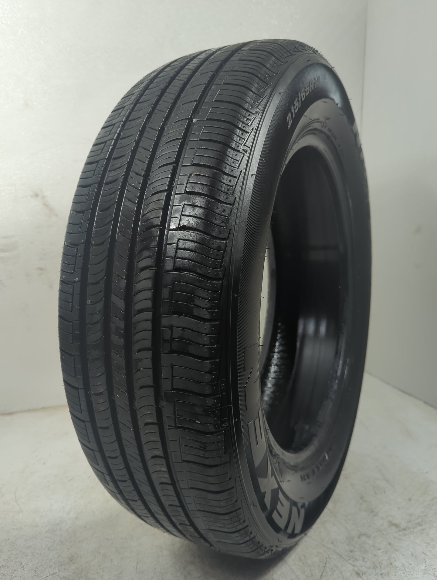 Used Tire - Tread Depth null/32 - Oemusedautoparts1.com