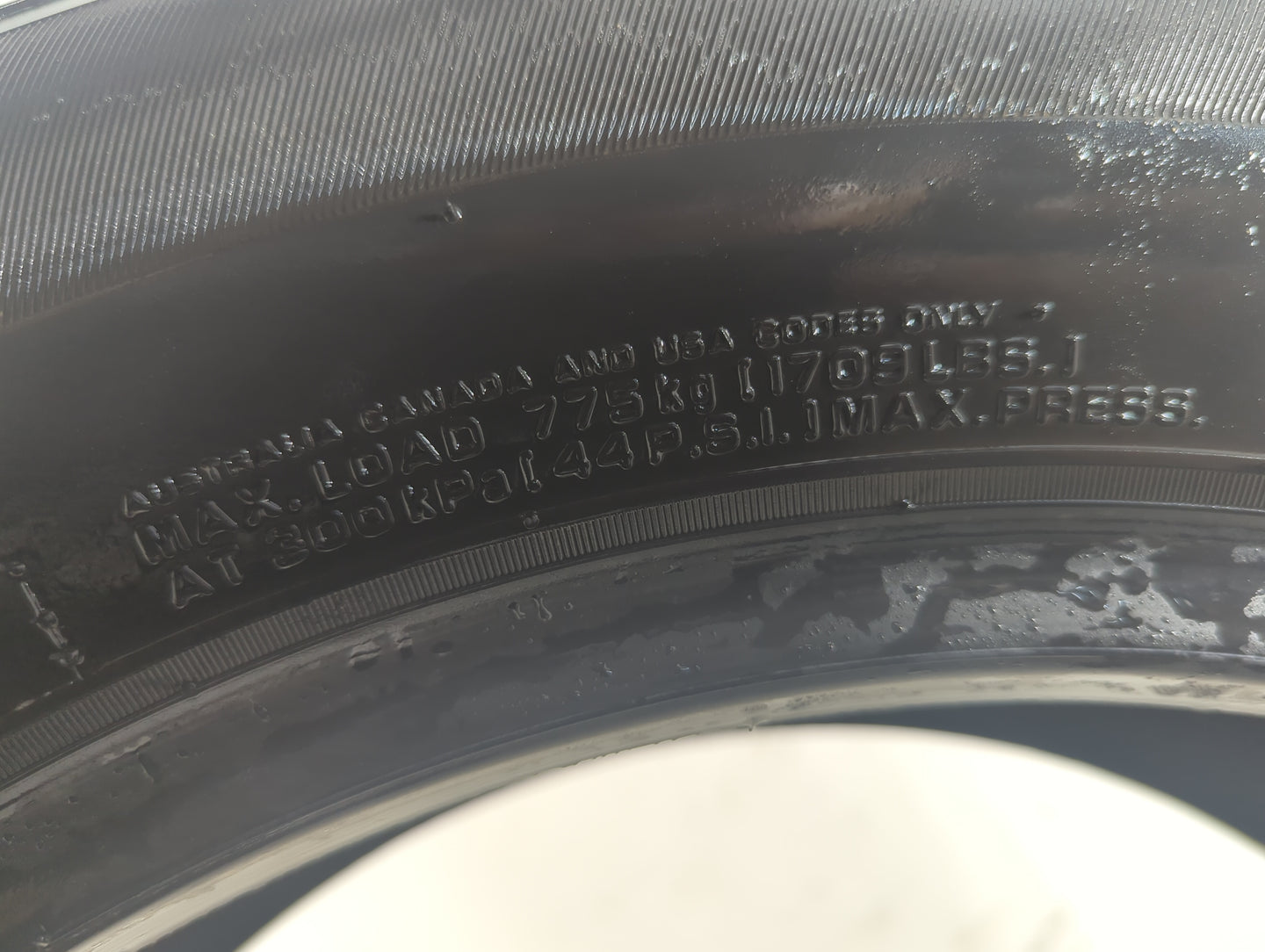 Used Tire - Tread Depth null/32 - Oemusedautoparts1.com