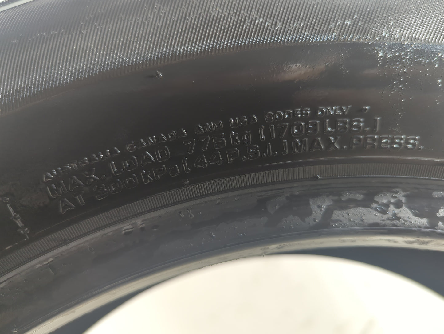 Used Tire - Tread Depth null/32 - Oemusedautoparts1.com