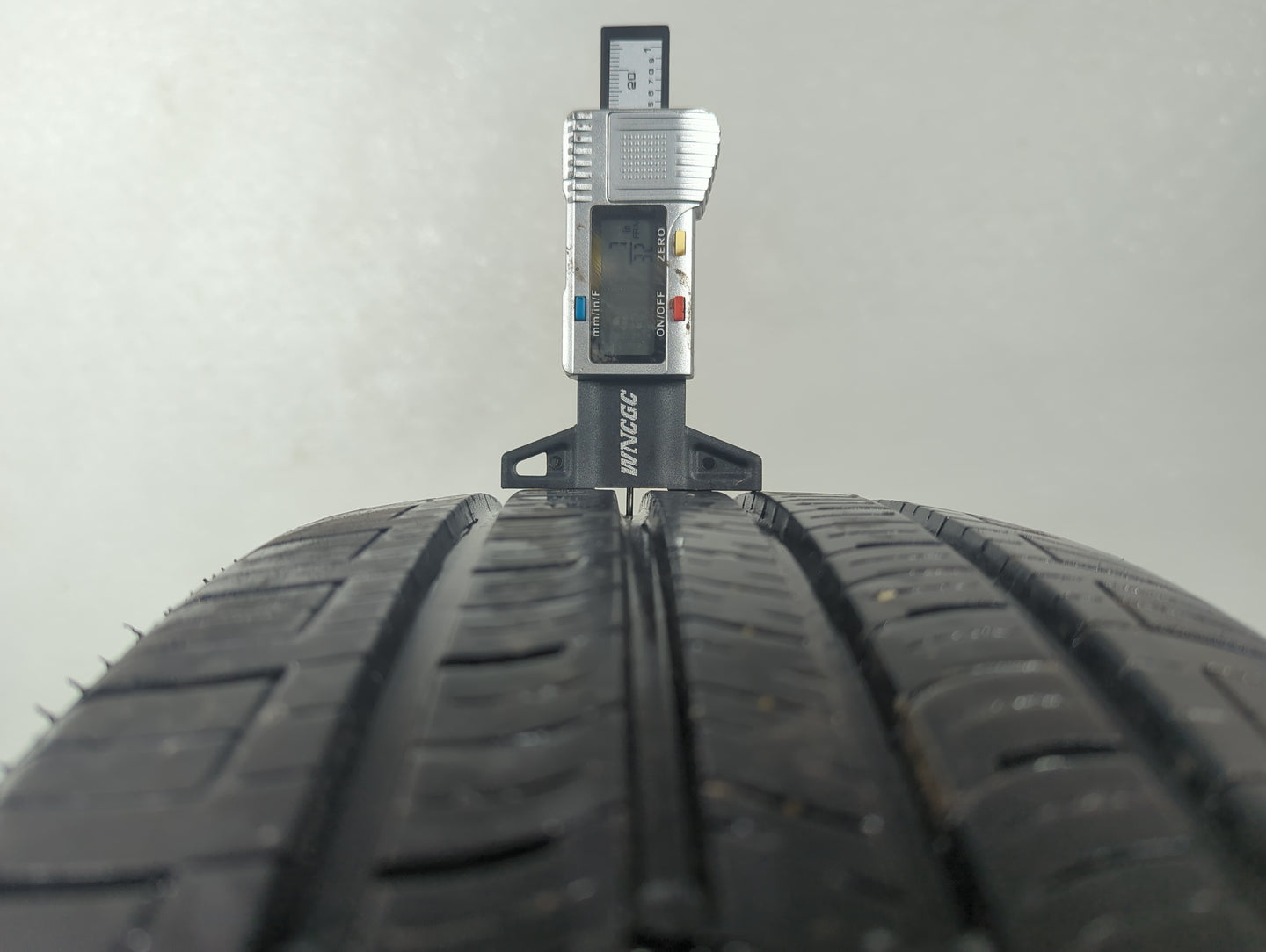 Used Tire - Tread Depth null/32 - Oemusedautoparts1.com