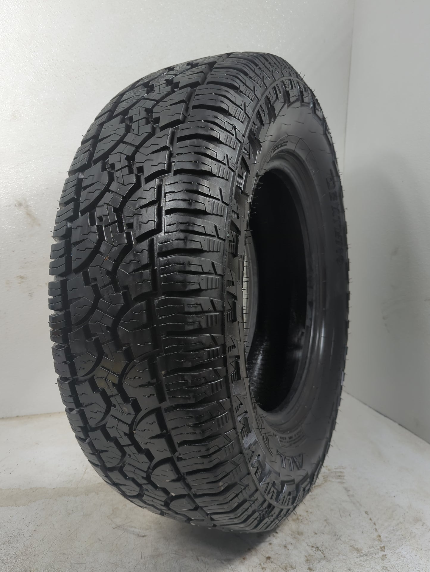 Used Tire - Tread Depth null/32 - Oemusedautoparts1.com
