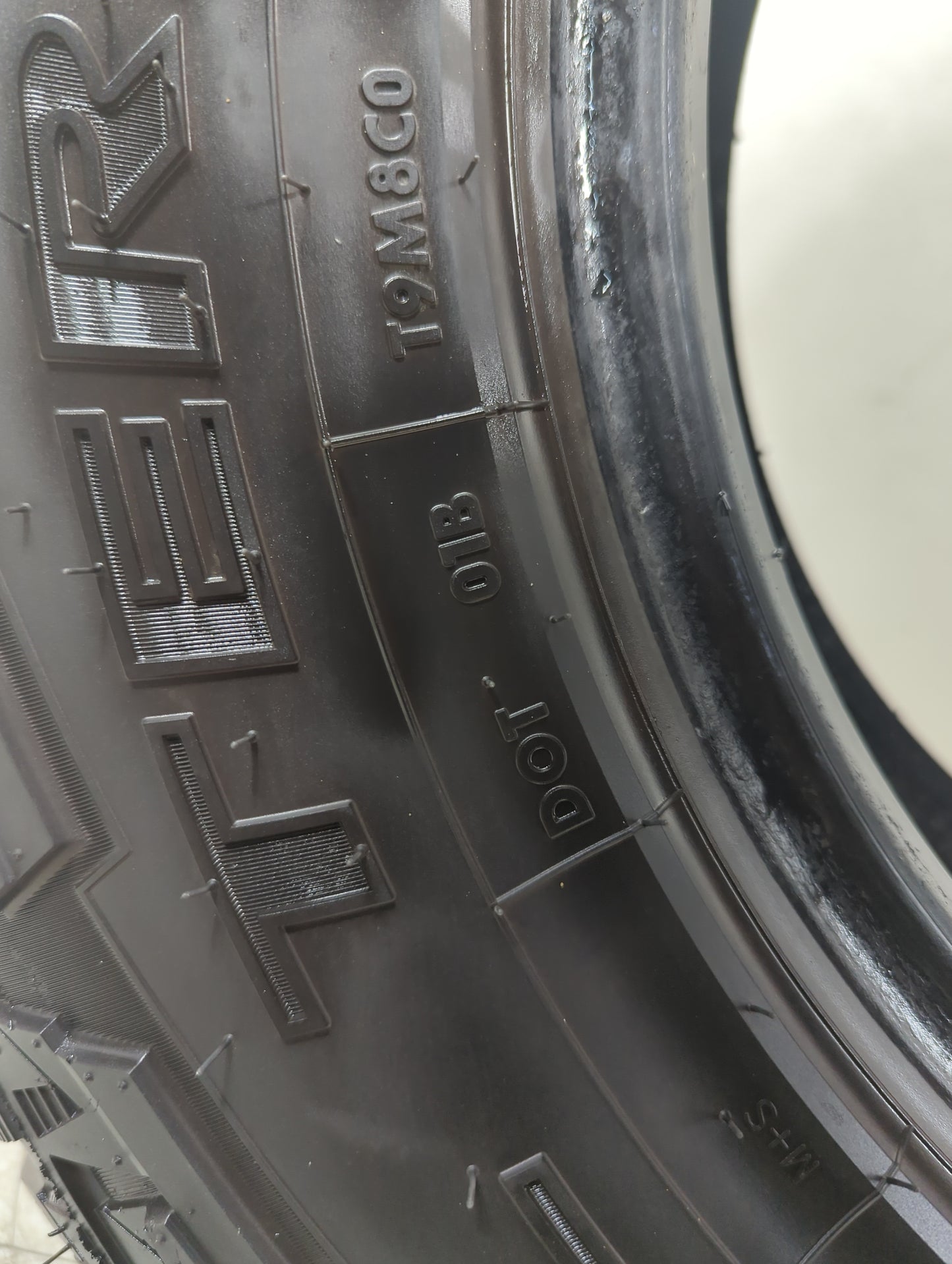 Used Tire - Tread Depth null/32 - Oemusedautoparts1.com