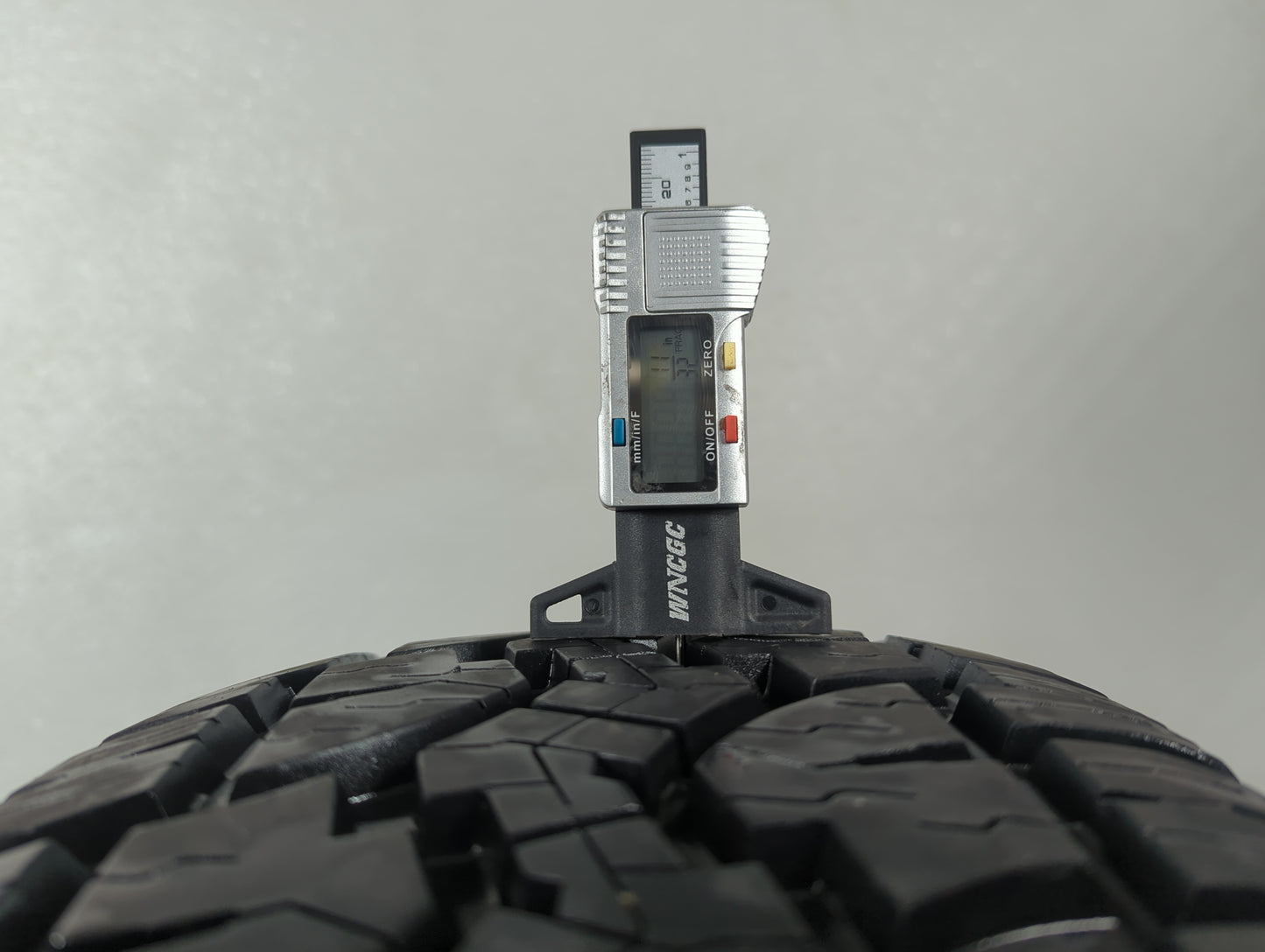 Used Tire - Tread Depth null/32 - Oemusedautoparts1.com
