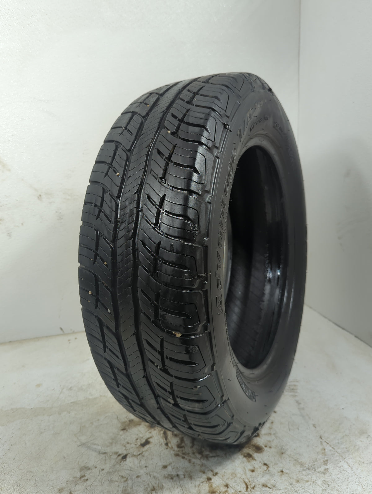 Used Tire 195/60R15 BFGOODRICH ADVANTAGE T/A SPORT 88T - Tread Depth 8/32 - Oemusedautoparts1.com