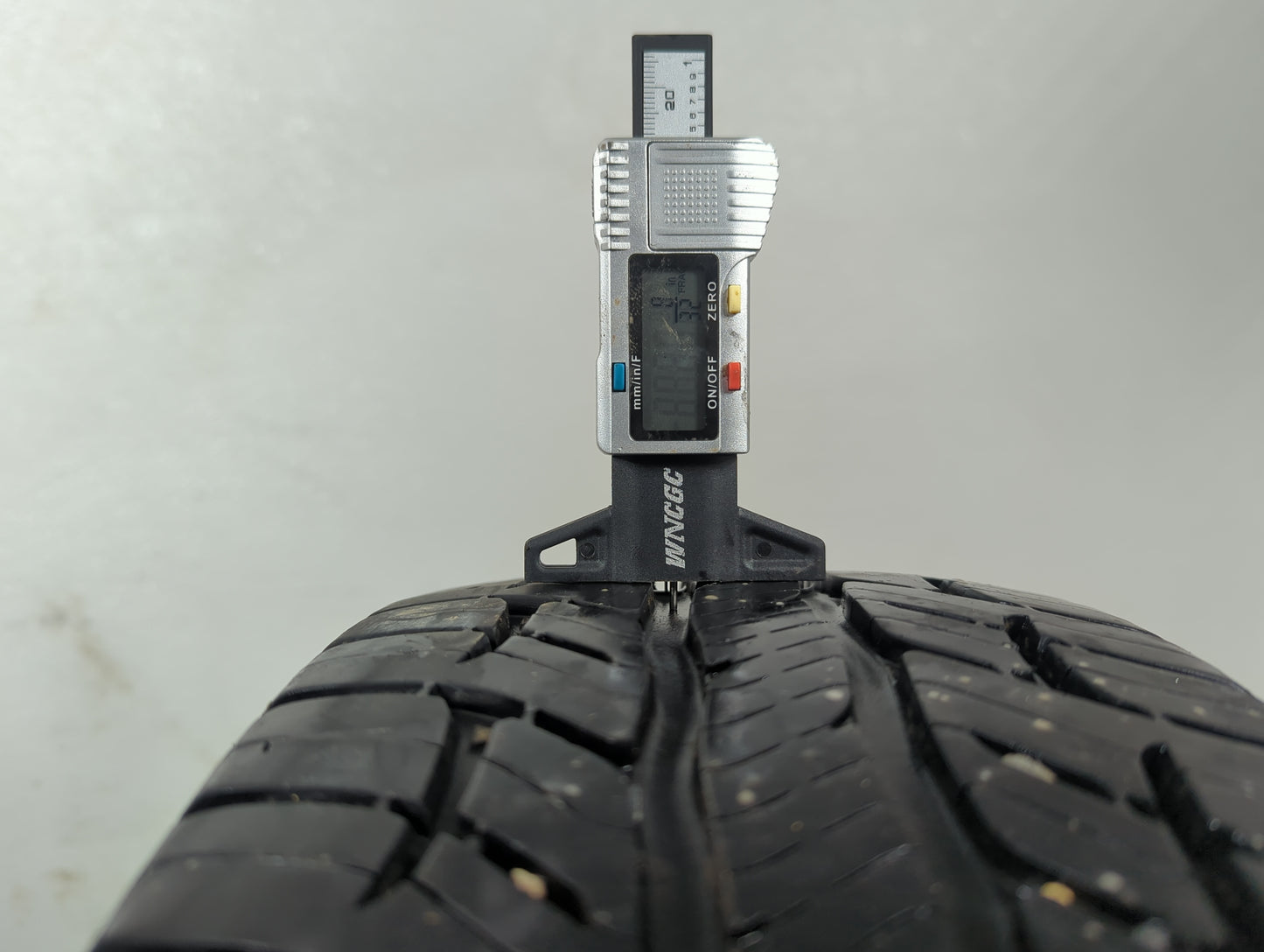 Used Tire 195/60R15 BFGOODRICH ADVANTAGE T/A SPORT 88T - Tread Depth 8/32 - Oemusedautoparts1.com