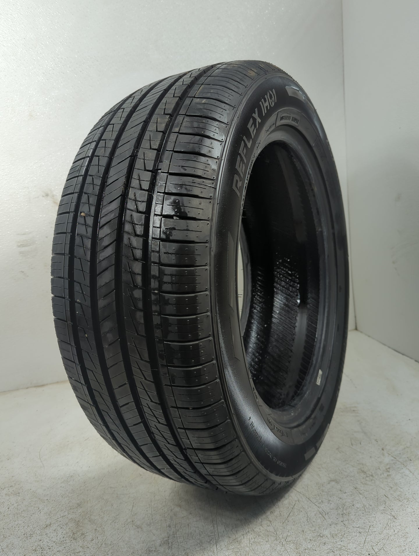 Used Tire - Tread Depth null/32 - Oemusedautoparts1.com