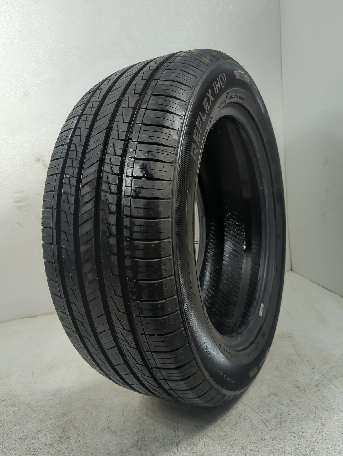 Used Tire 235/55R17 IRONHEAD REFLEX IH01 103V - Tread Depth 9/32 - Oemusedautoparts1.com