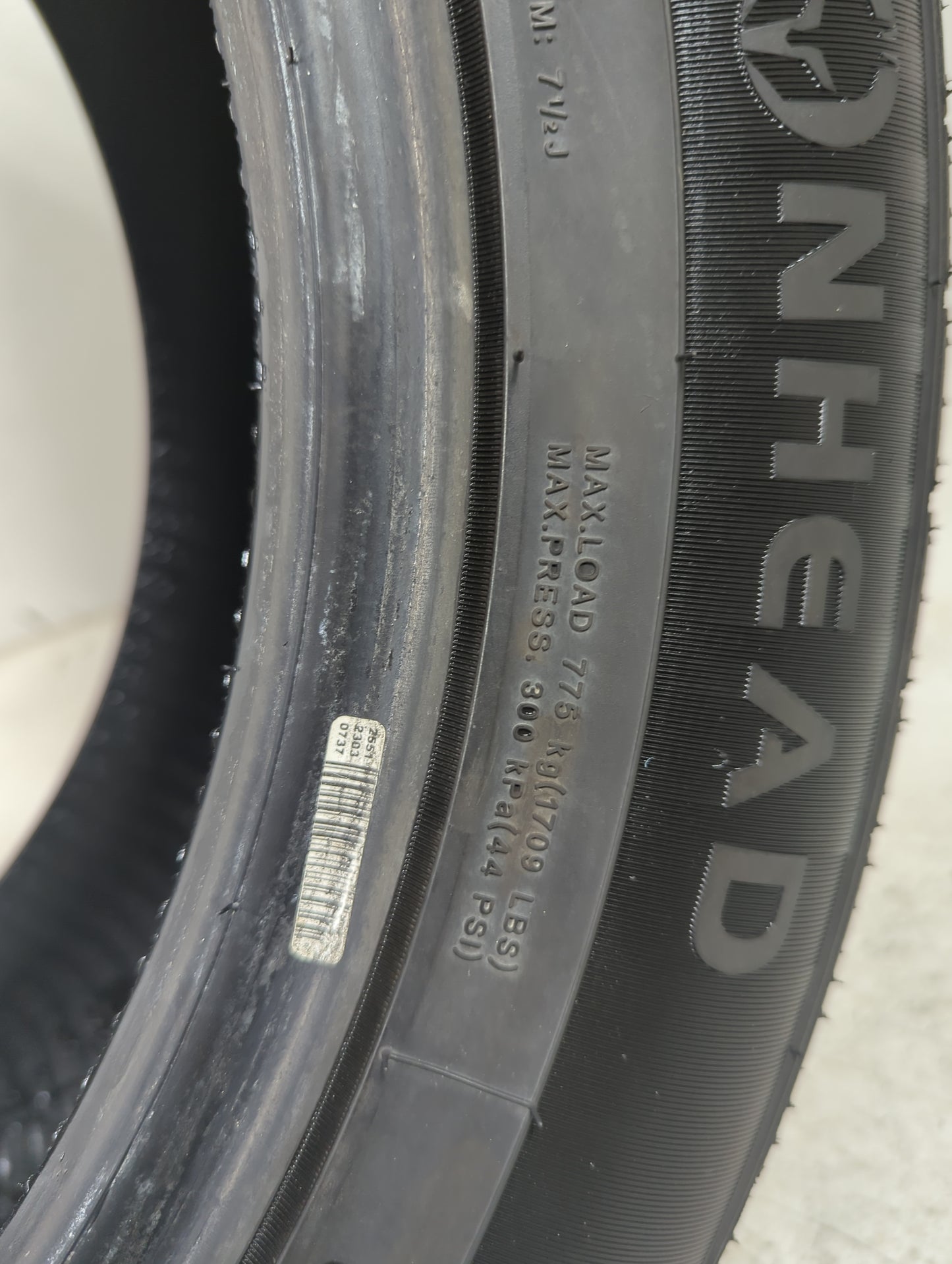 Used Tire - Tread Depth null/32 - Oemusedautoparts1.com