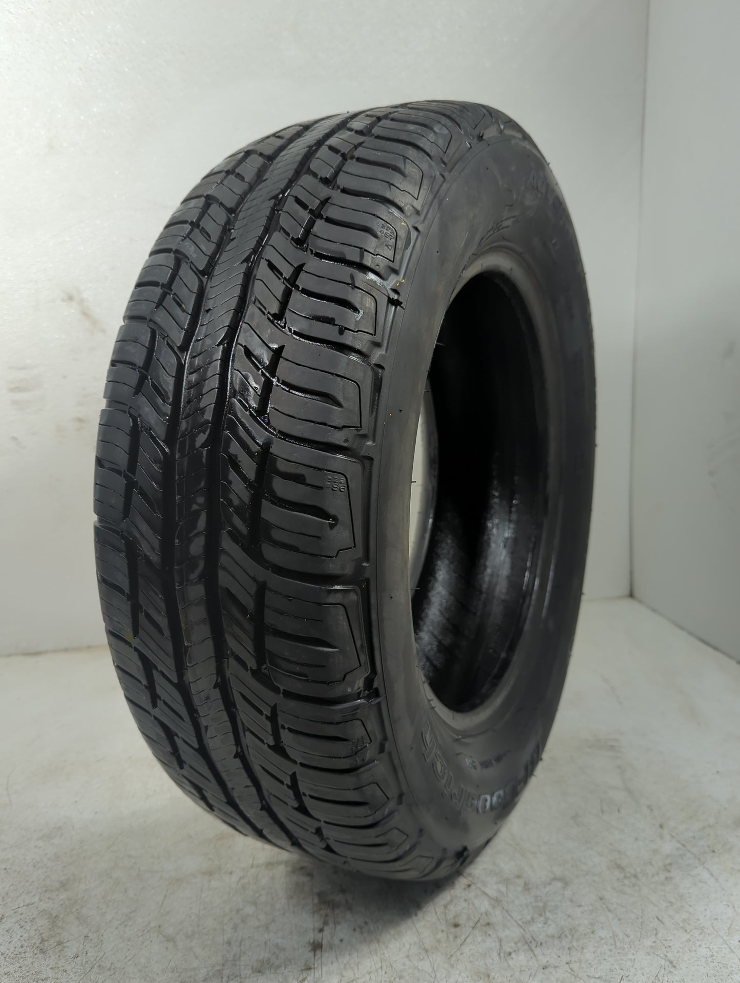 Used Tire - Tread Depth null/32 - Oemusedautoparts1.com