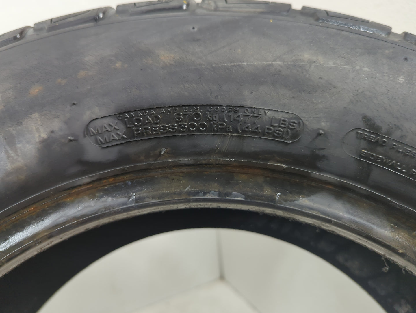 Used Tire - Tread Depth null/32 - Oemusedautoparts1.com