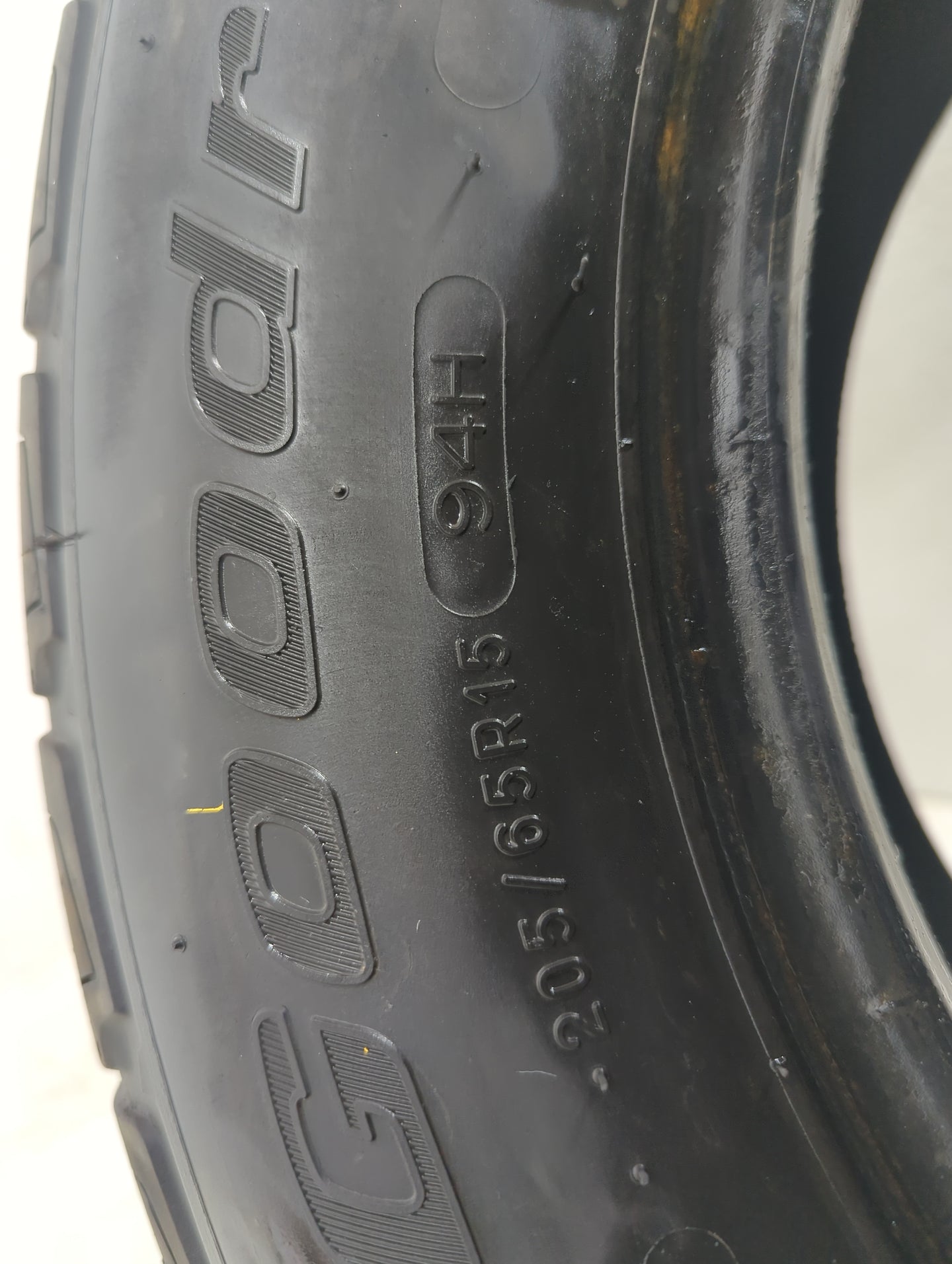 Used Tire - Tread Depth null/32 - Oemusedautoparts1.com