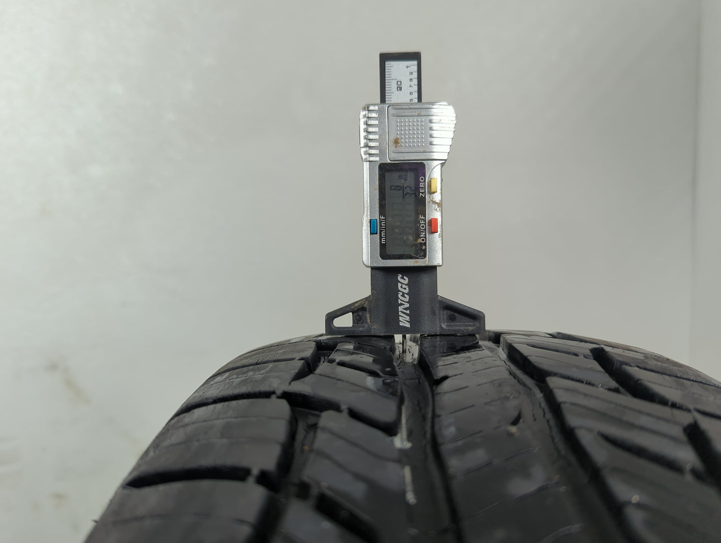 Used Tire - Tread Depth null/32 - Oemusedautoparts1.com