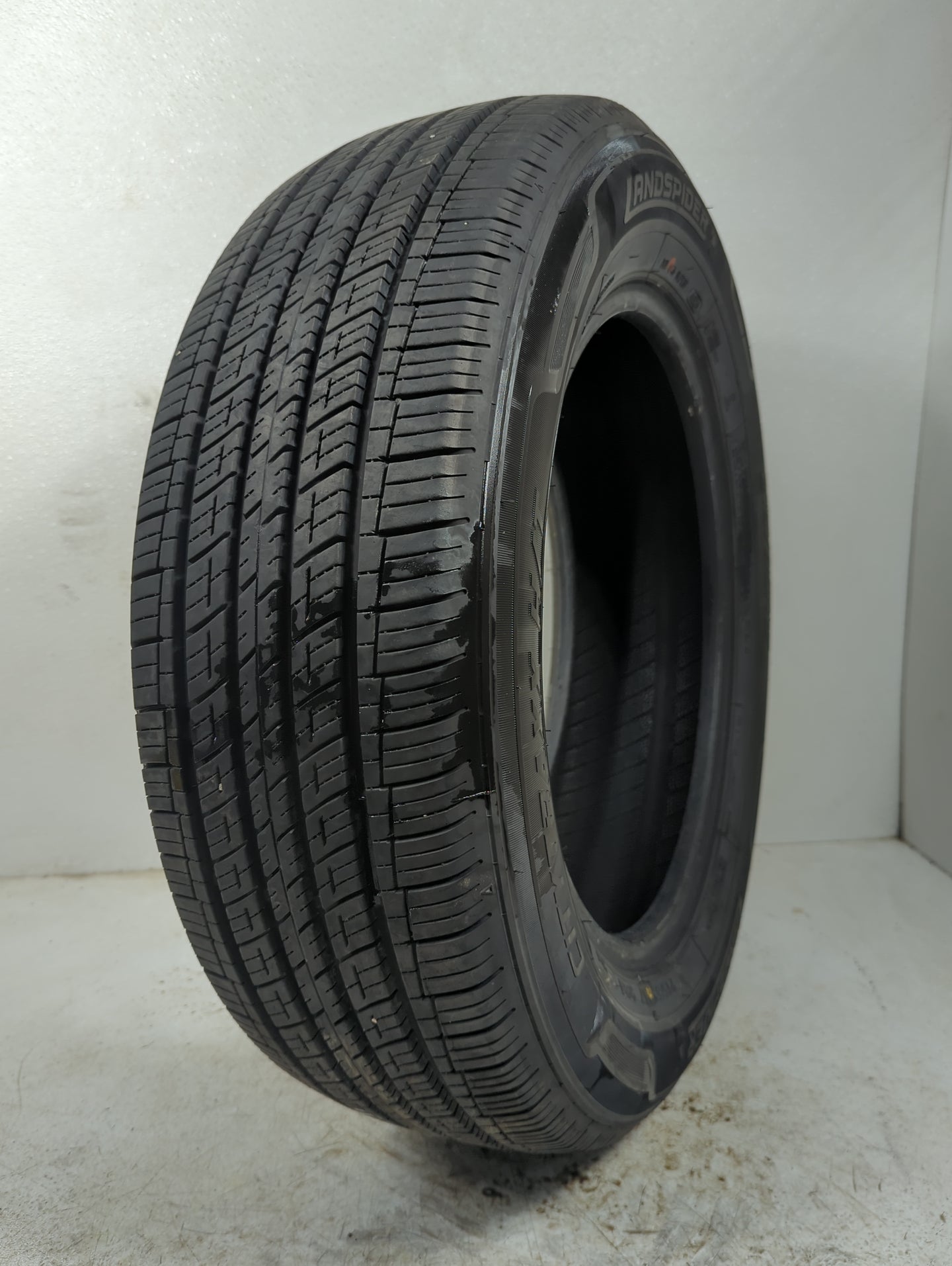 Used Tire 215/65R17 LANDSPIDER CITYTRAXX H/T 99H - Tread Depth 10/32 - Oemusedautoparts1.com