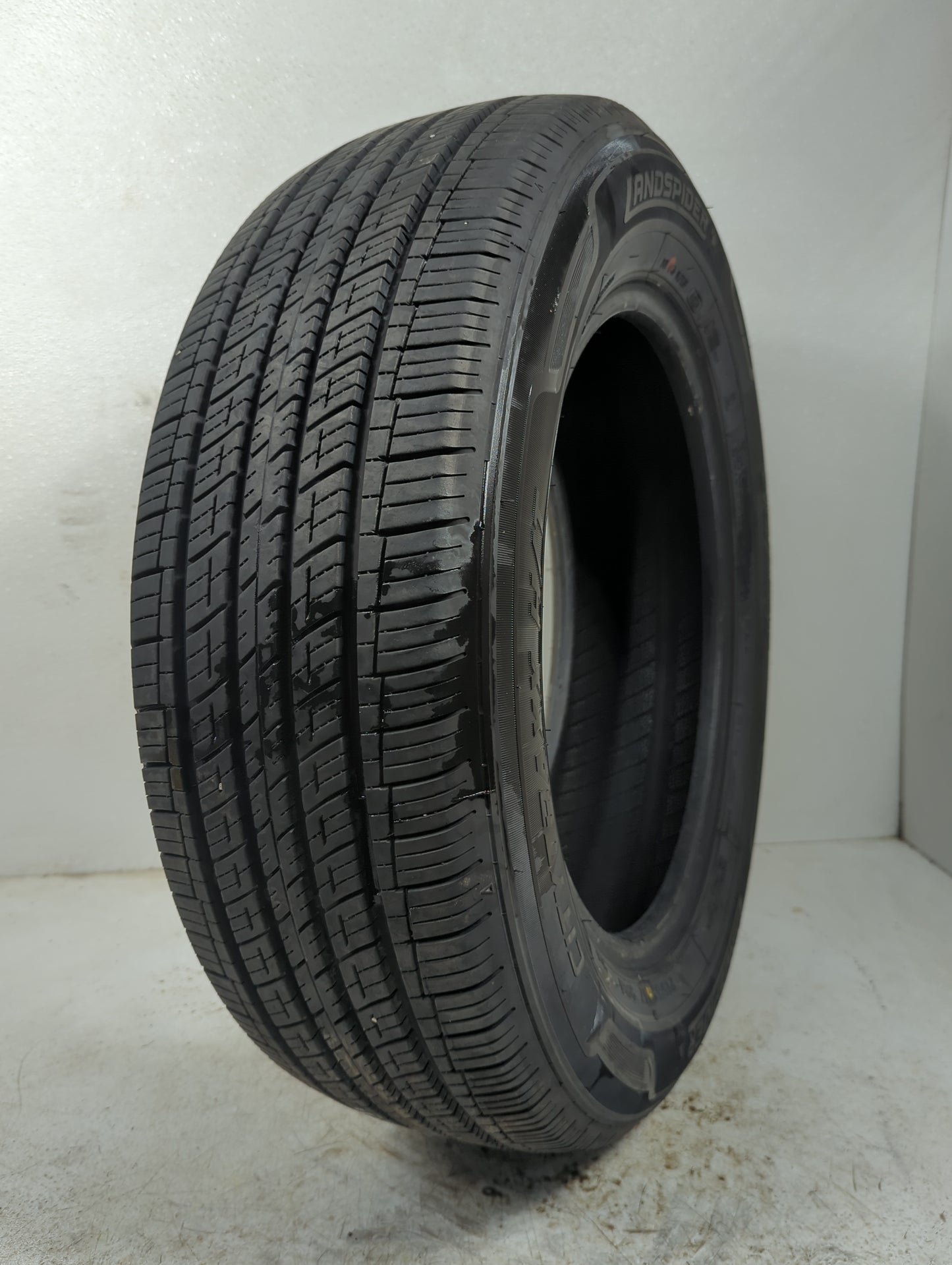 Used Tire 215/65R17 LANDSPIDER CITYTRAXX H/T 99H - Tread Depth 10/32 - Oemusedautoparts1.com