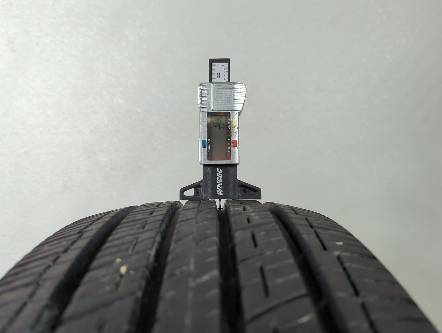 Used Tire 215/65R17 LANDSPIDER CITYTRAXX H/T 99H - Tread Depth 10/32 - Oemusedautoparts1.com