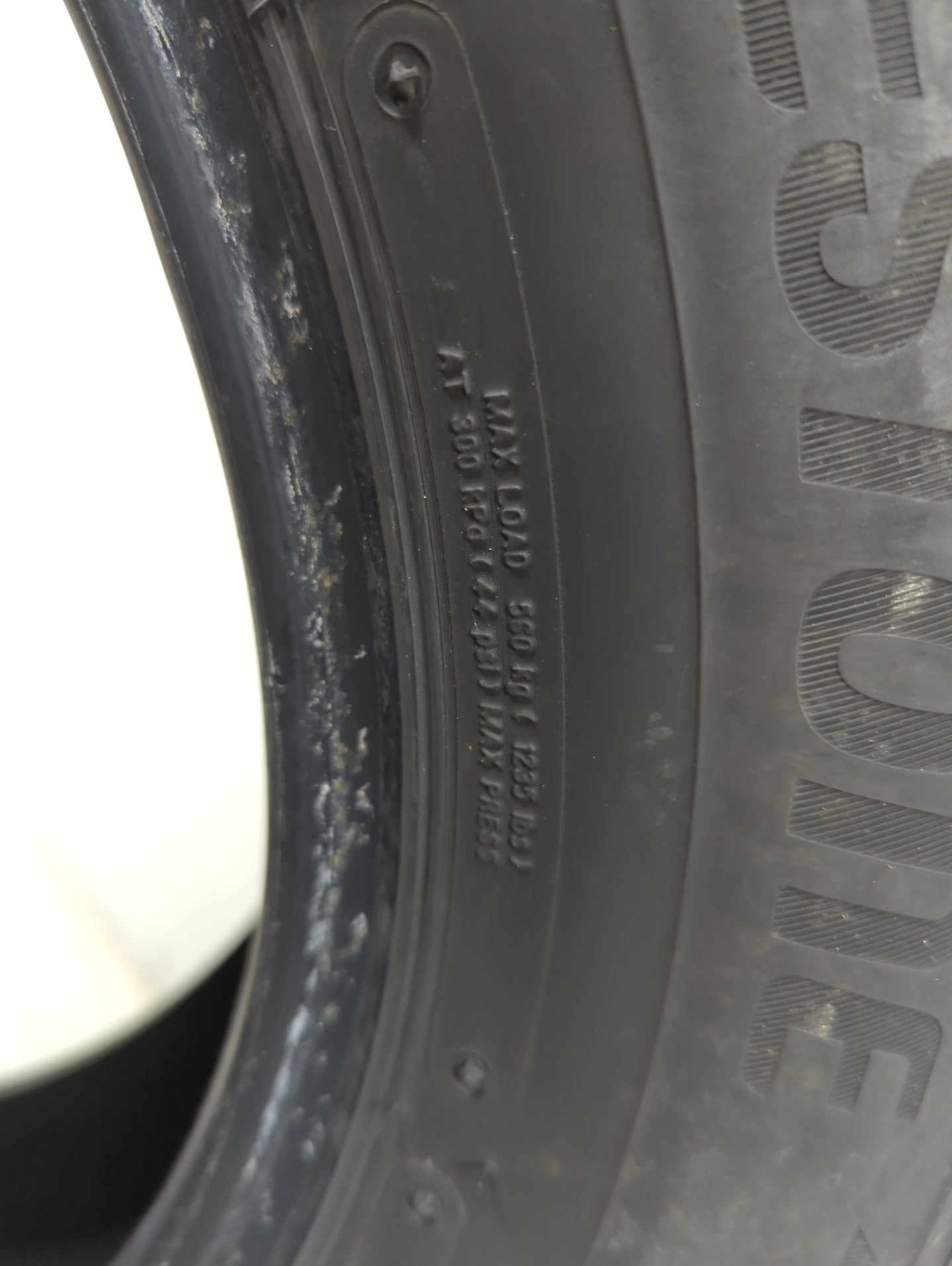 Used Tire 185/65R15 BRIDGESTONE BLIZZAK WS90 88T - Tread Depth 9/32 - Oemusedautoparts1.com