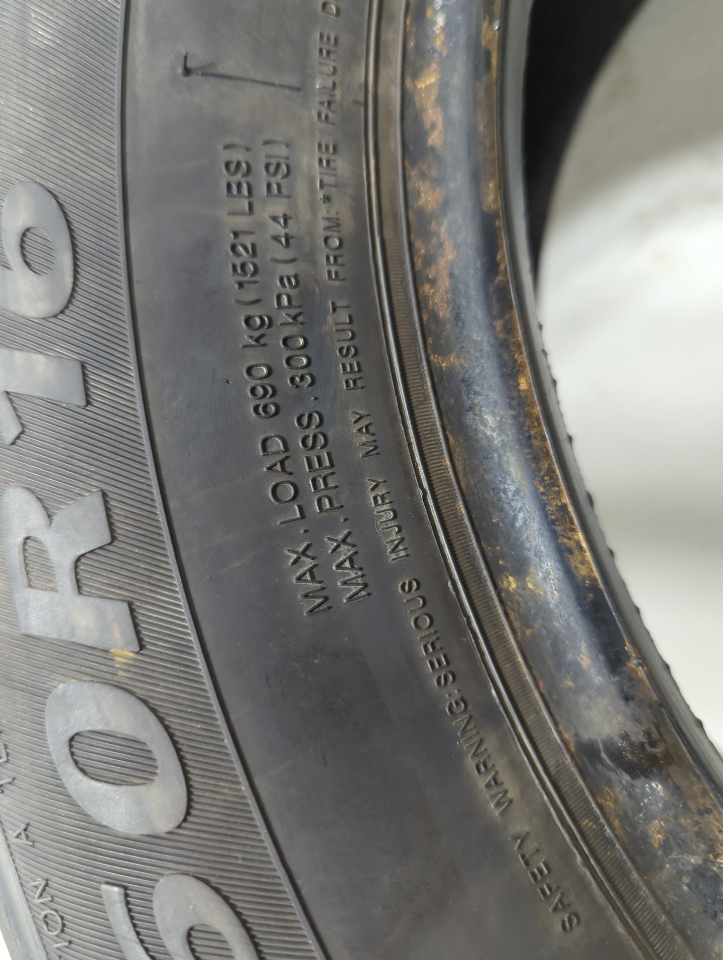 Used Tire - Tread Depth null/32 - Oemusedautoparts1.com