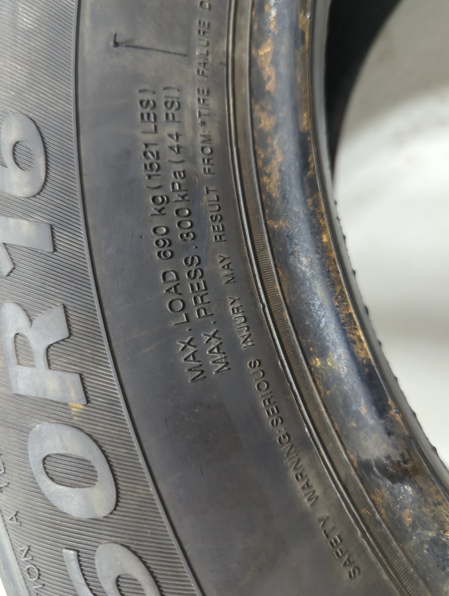Used Tire - Tread Depth null/32 - Oemusedautoparts1.com