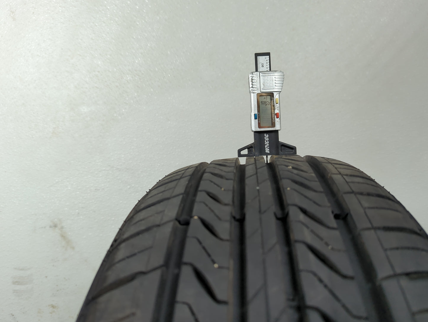 Used Tire - Tread Depth null/32 - Oemusedautoparts1.com