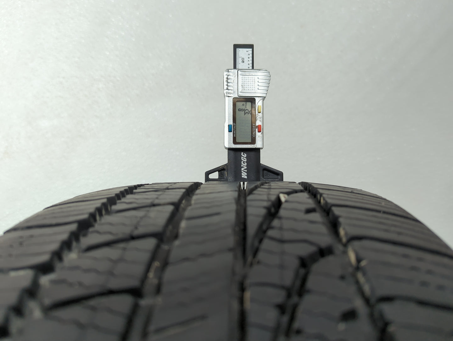 Used Tire 225/50R17 GOODYEAR ASSURANCE WEATHERREADY 94V - Tread Depth 8/32 - Oemusedautoparts1.com