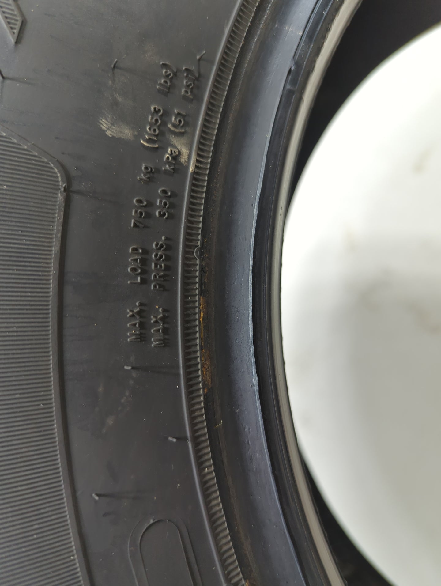Used Tire 215/70R15 DOUGLAS ALL-SEASON 98T - Tread Depth 8/32 - Oemusedautoparts1.com
