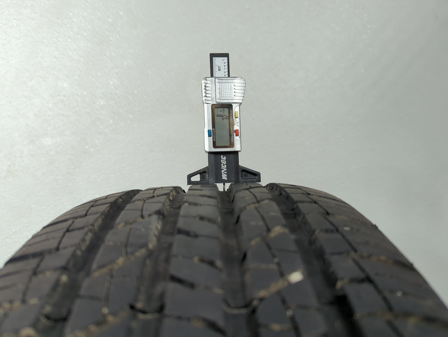 Used Tire 215/70R15 DOUGLAS ALL-SEASON 98T - Tread Depth 8/32 - Oemusedautoparts1.com