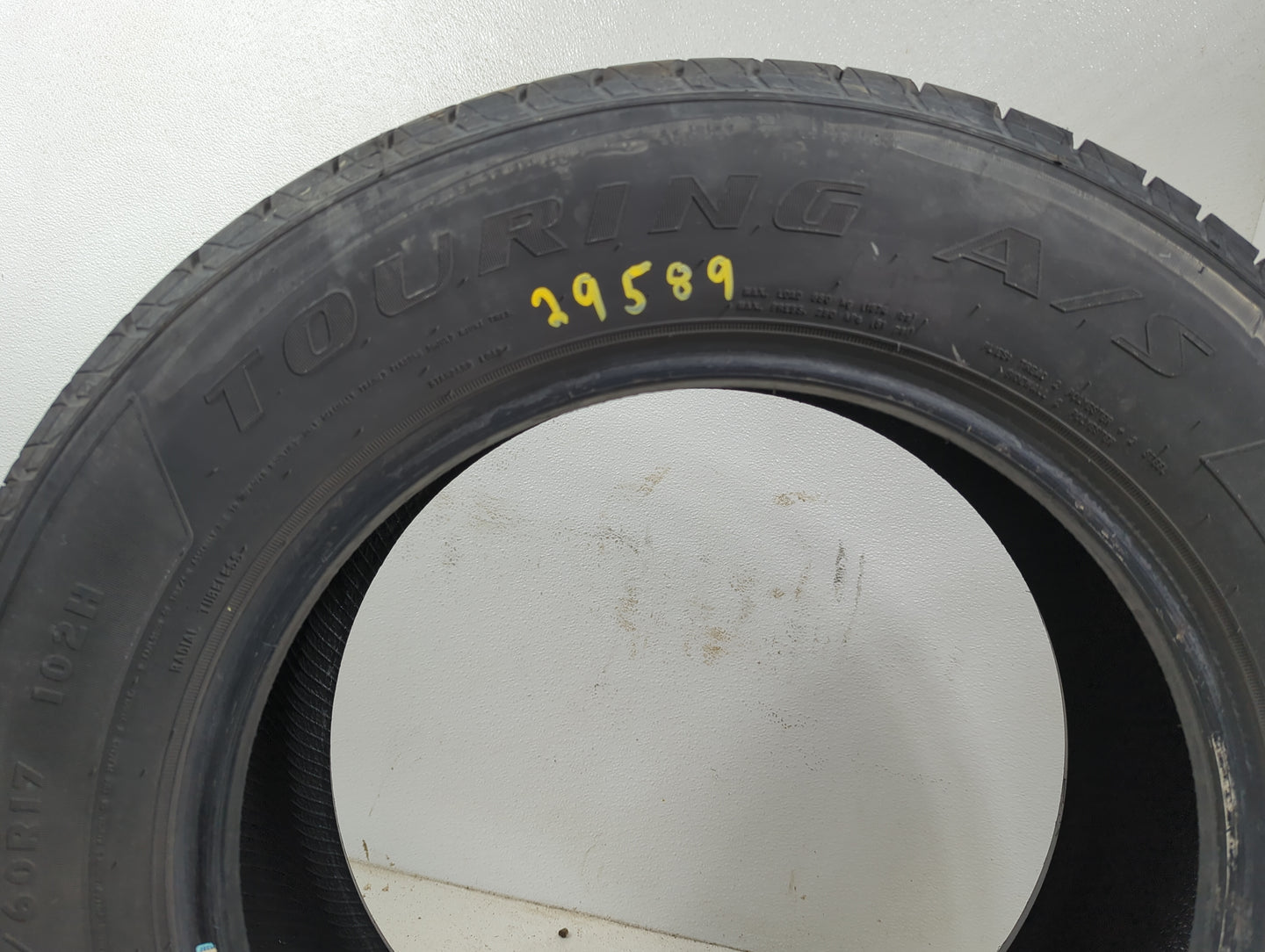 Used Tire - Tread Depth null/32 - Oemusedautoparts1.com