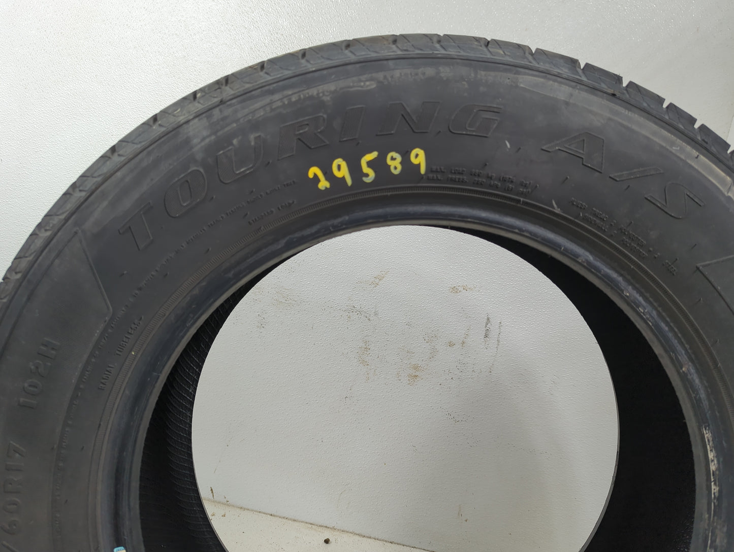 Used Tire - Tread Depth null/32 - Oemusedautoparts1.com