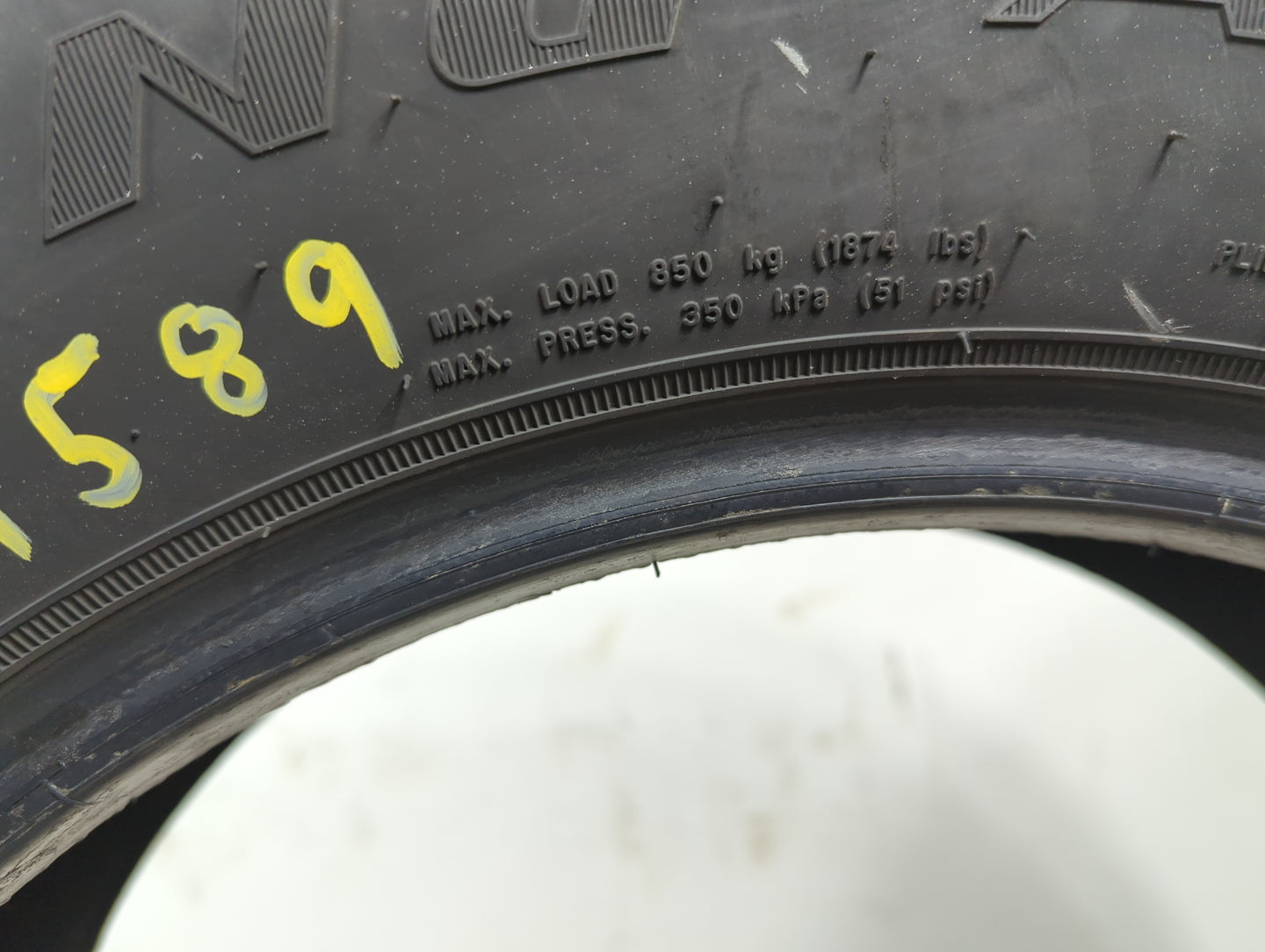 Used Tire - Tread Depth null/32 - Oemusedautoparts1.com