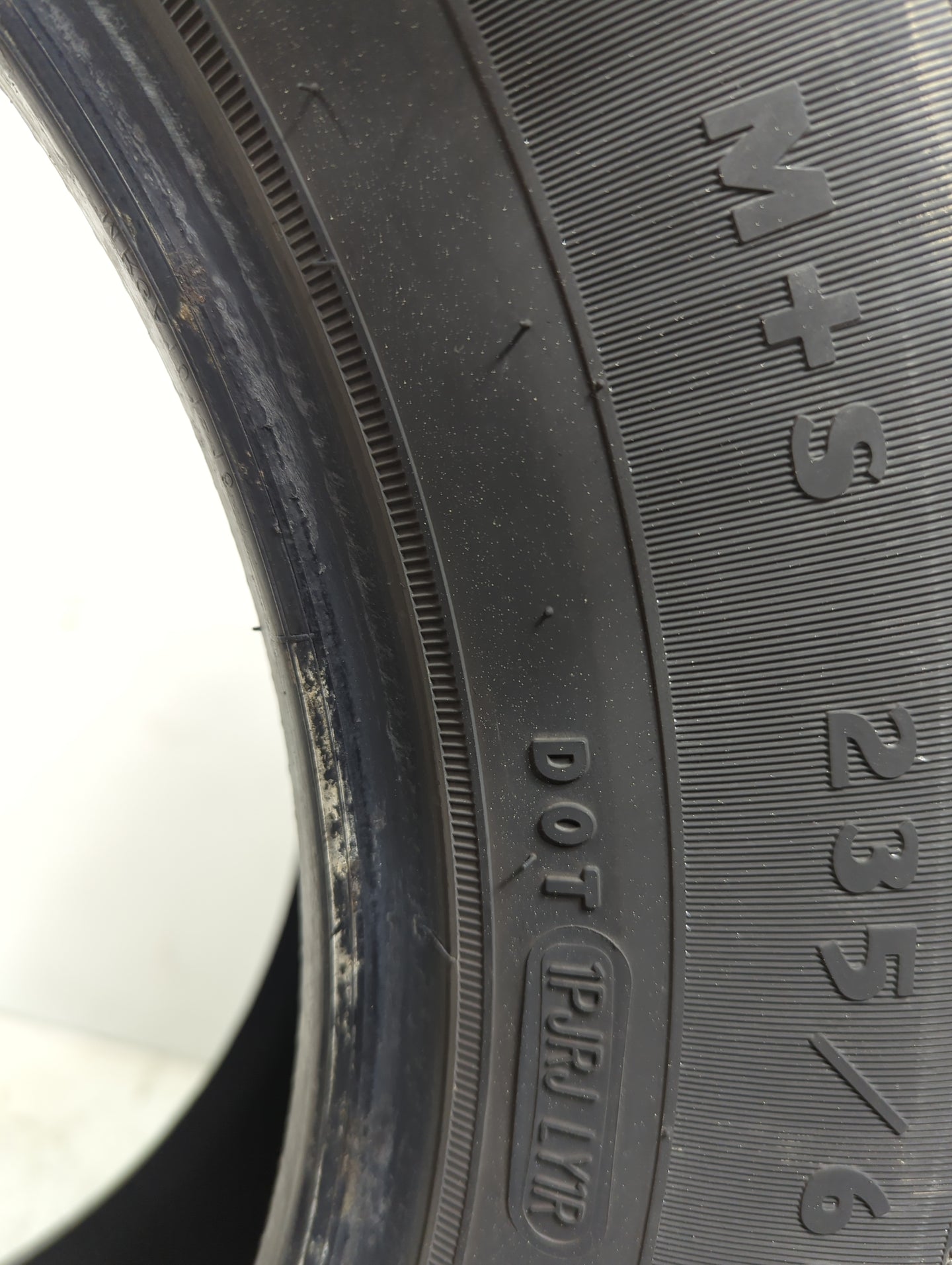 Used Tire - Tread Depth null/32 - Oemusedautoparts1.com