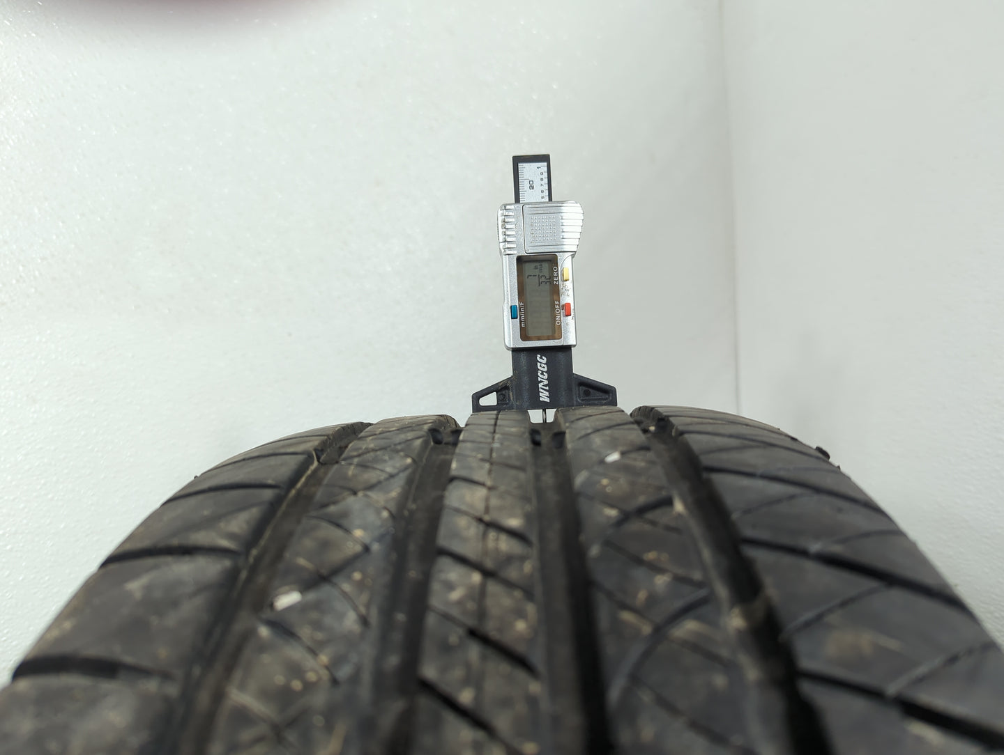 Used Tire - Tread Depth null/32 - Oemusedautoparts1.com