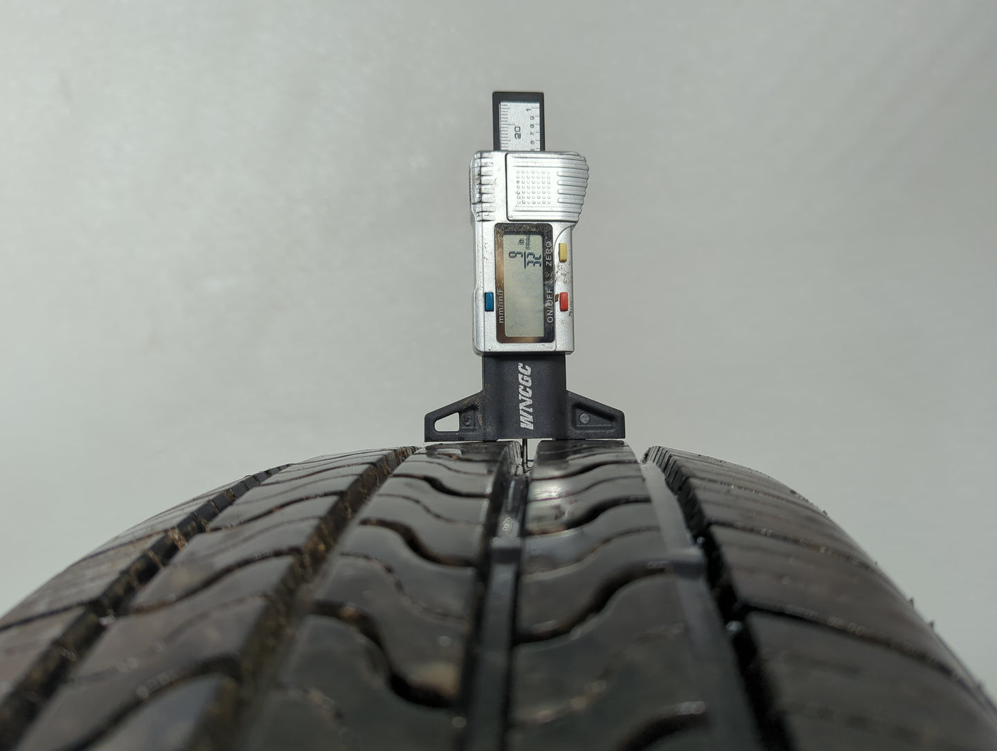 Used Tire 215/55R16 FIRESTONE ALL SEASON 93T - Tread Depth 9/32 - Oemusedautoparts1.com