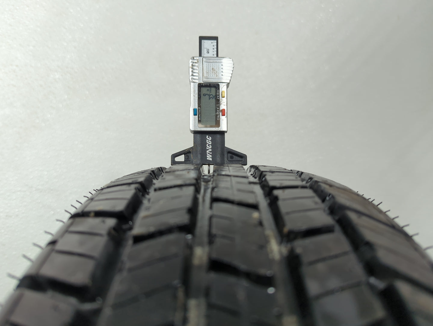 Used Tire 205/70R15 MASTERCRAFT A/S IV - Tread Depth 9/32 - Oemusedautoparts1.com