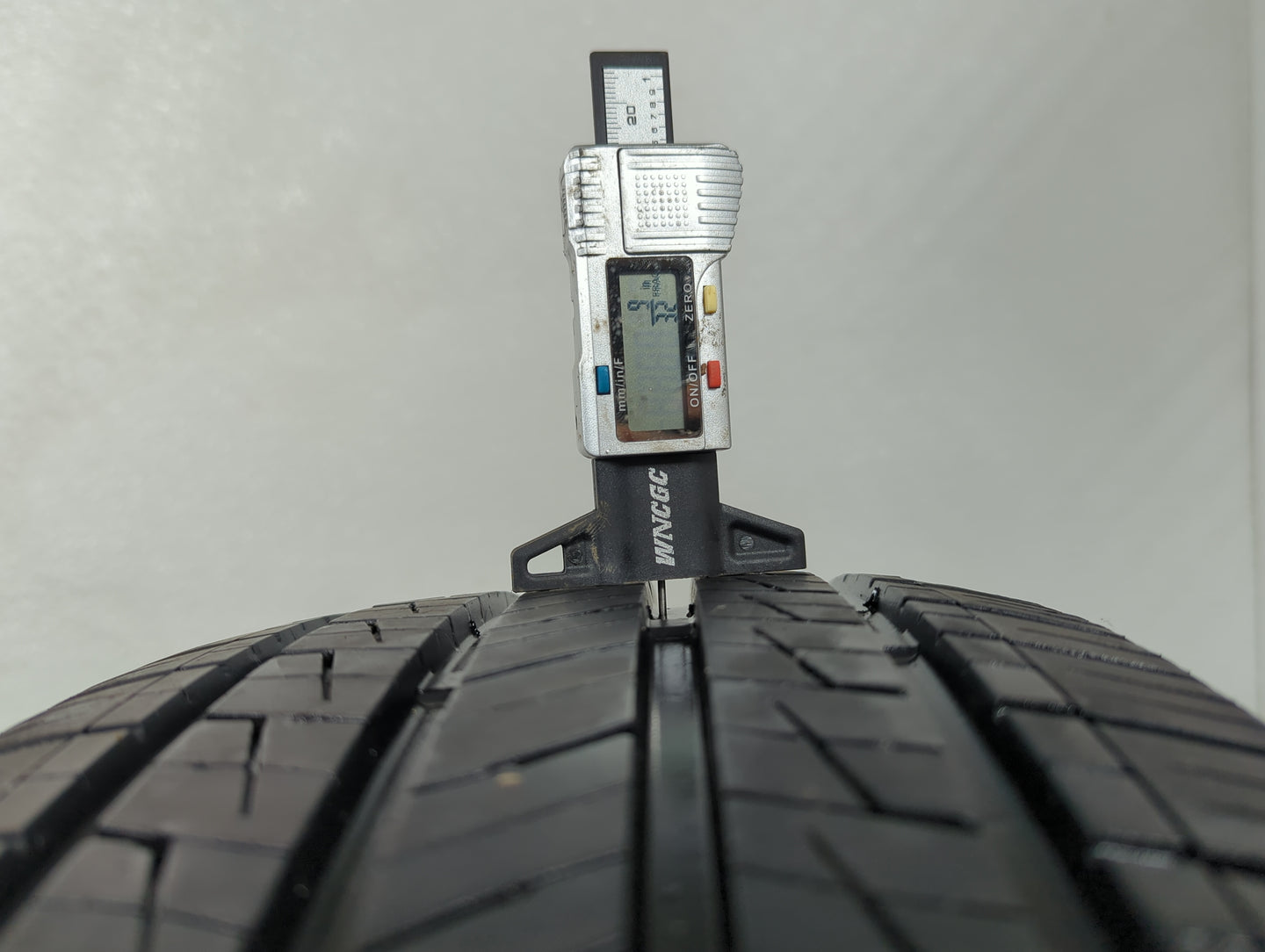 Used Tire - Tread Depth null/32 - Oemusedautoparts1.com