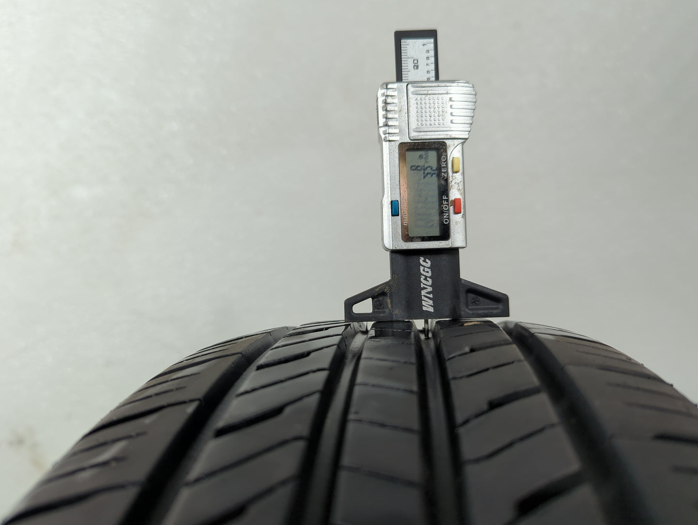 Used Tire 205/70R15 LAUFENN G FIT AS 96T - Tread Depth 8/32 - Oemusedautoparts1.com
