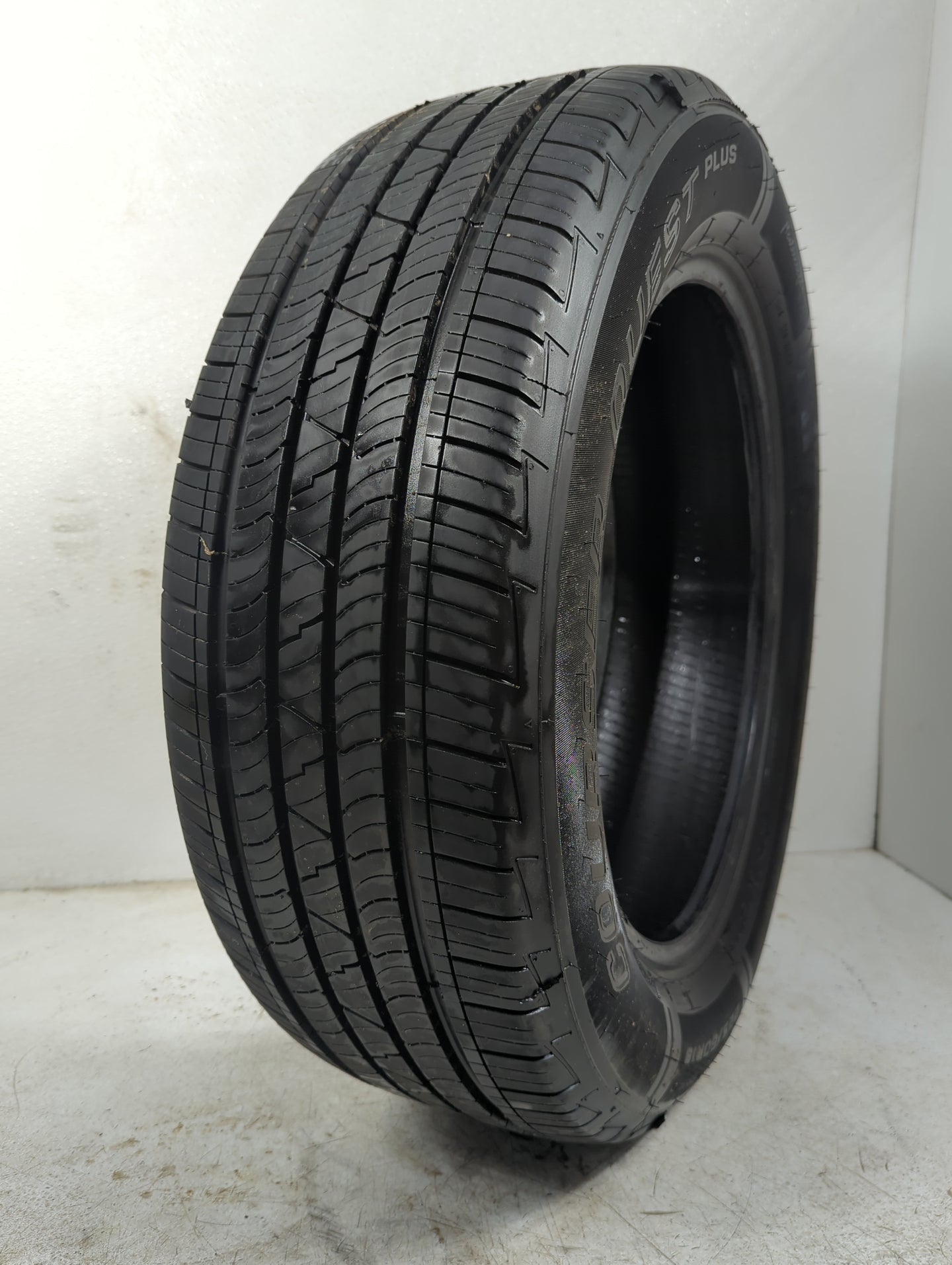 Used Tire 225/60R18 MASTERCRAFT COURSER QUEST PLUS 100H - Tread Depth 10/32 - Oemusedautoparts1.com
