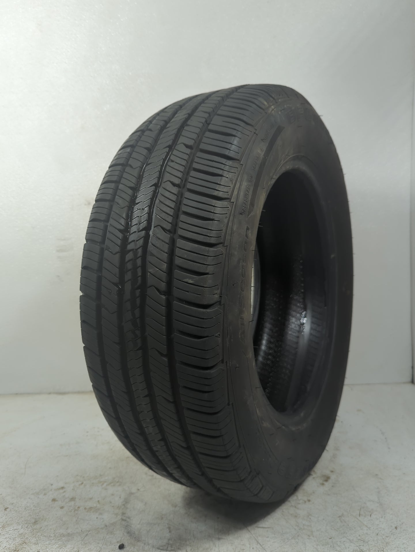 Used Tire - Tread Depth null/32 - Oemusedautoparts1.com